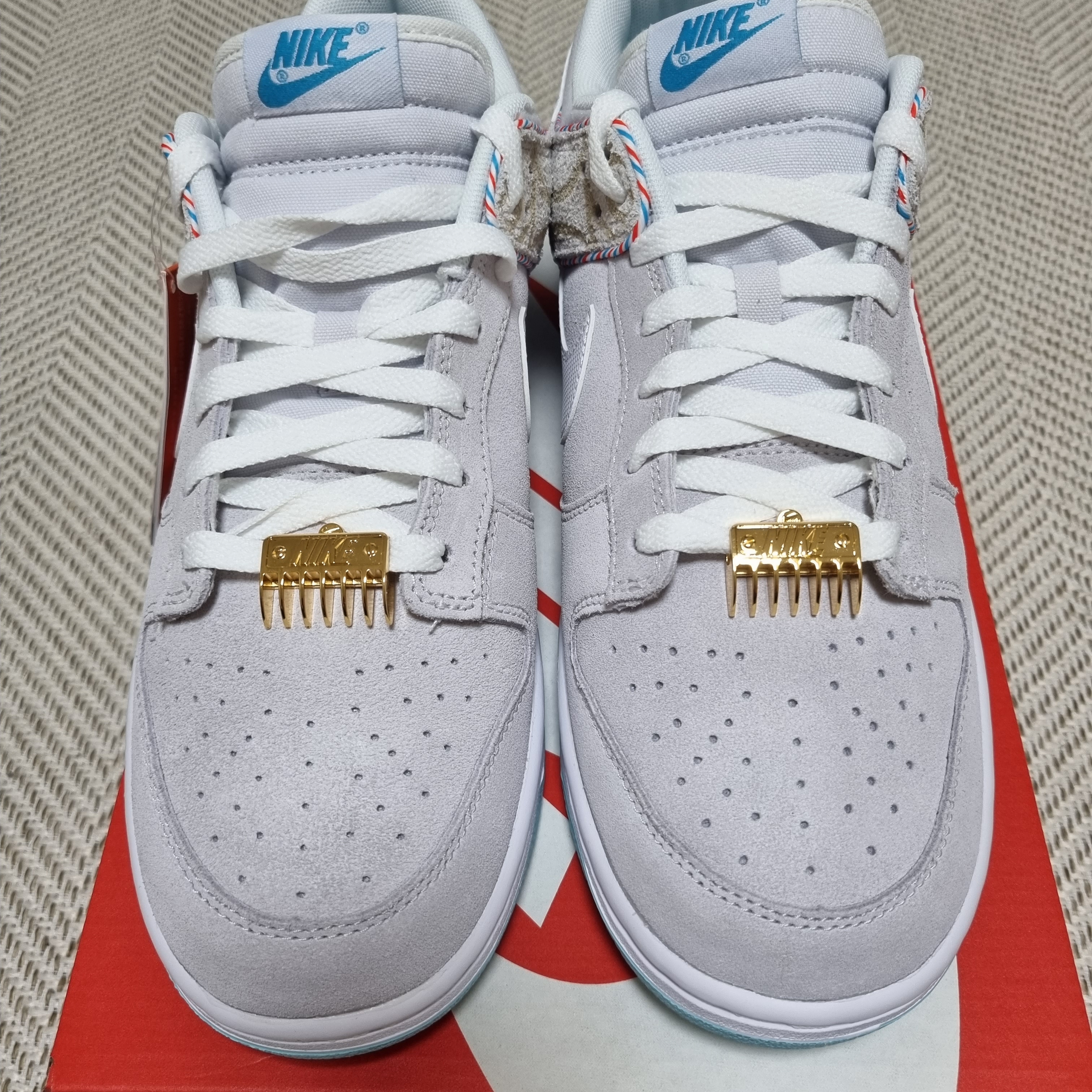 Nike Dunk Low Retro SE Barber Shop Grey 착용 스타일 - 2