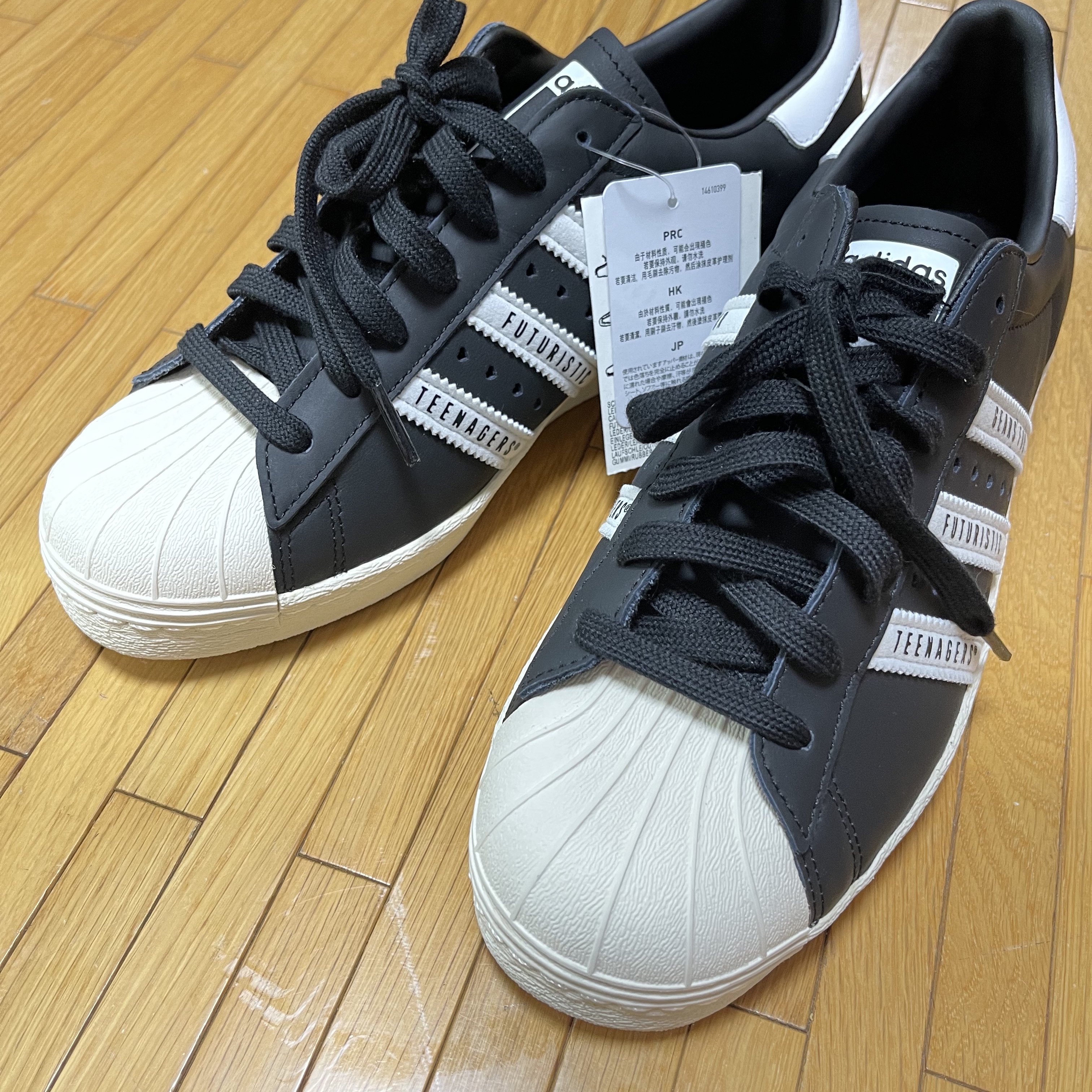 Adidas x Human Made Superstar Black White 착용 스타일 - 3