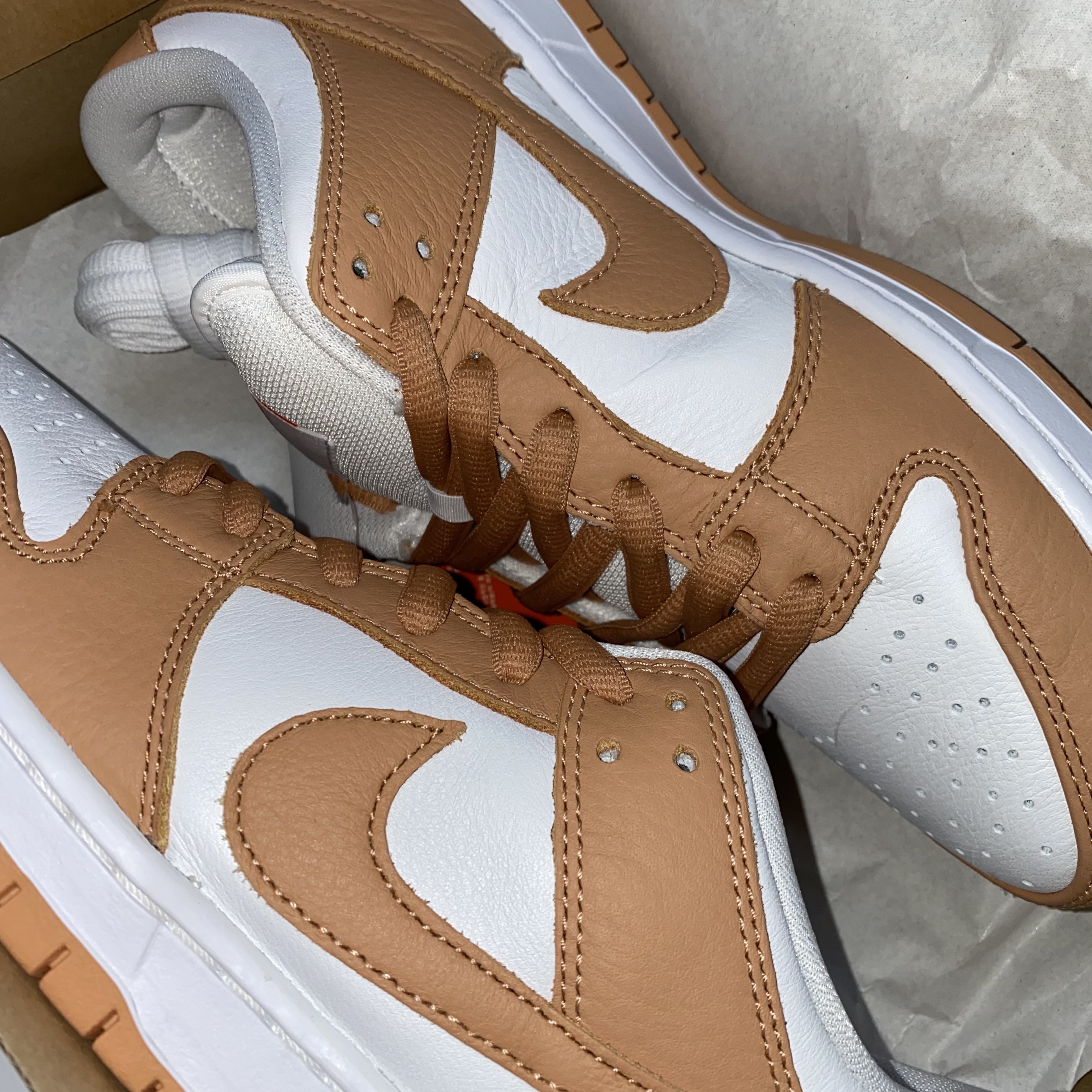 Nike SB Dunk Low Pro Light Cognac 착용 스타일
