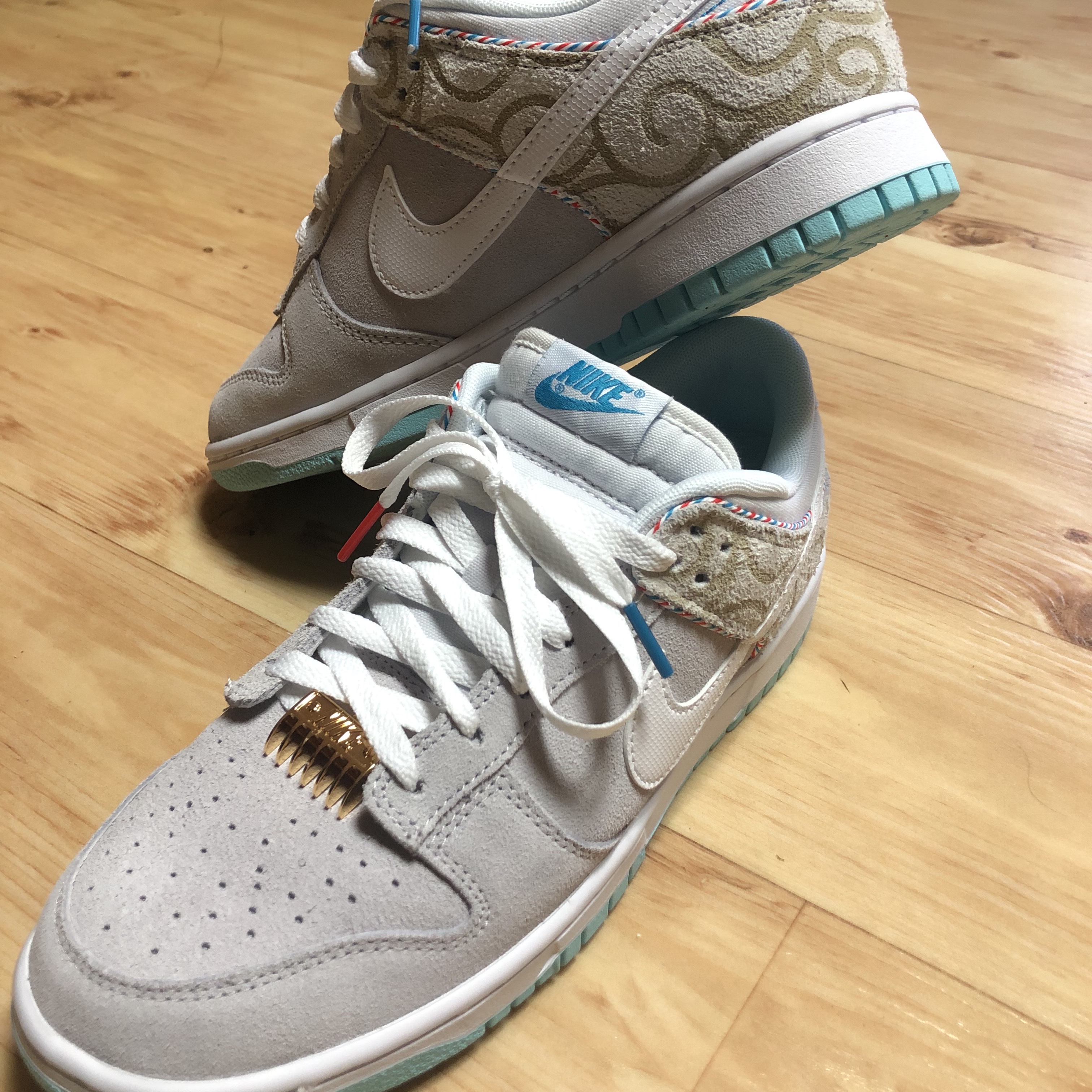 Nike Dunk Low Retro SE Barber Shop Grey 착용 스타일