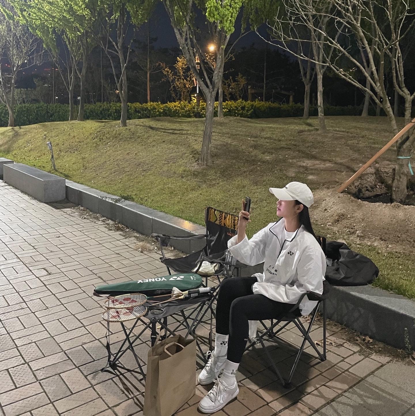 IAB Studio x Yonex Woven Pullover White, IAB Studio x Yonex Socks Pack White Green 착용 스타일 - 1