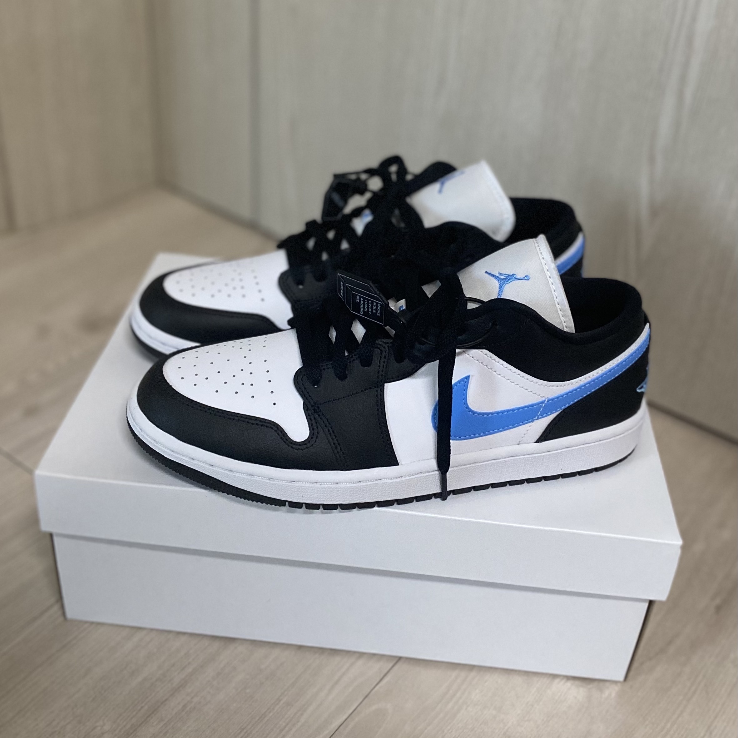 (W) Jordan 1 Low Black University Blue 착용 스타일 - 1
