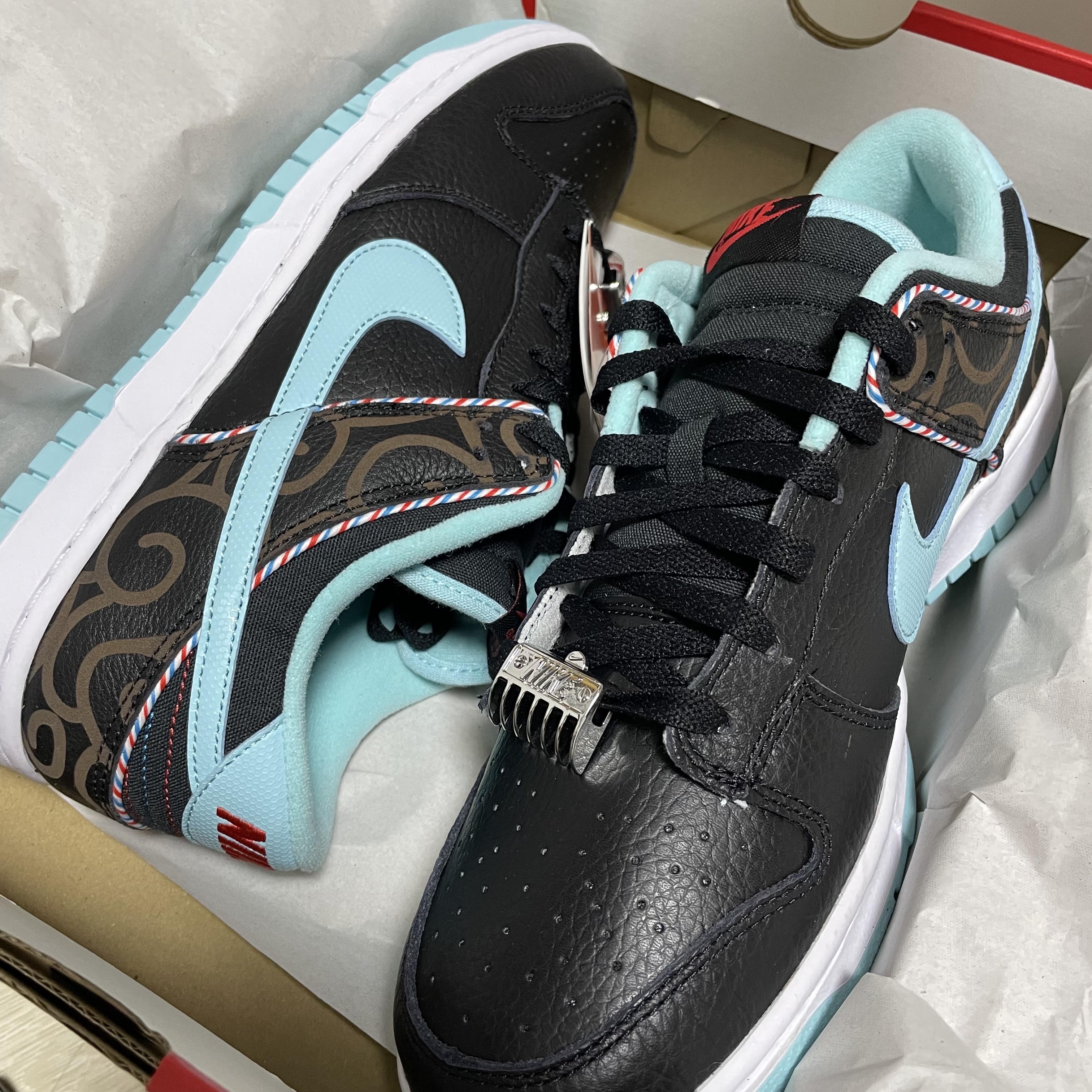 Nike Dunk Low Retro SE Barber Shop Black 착용 스타일