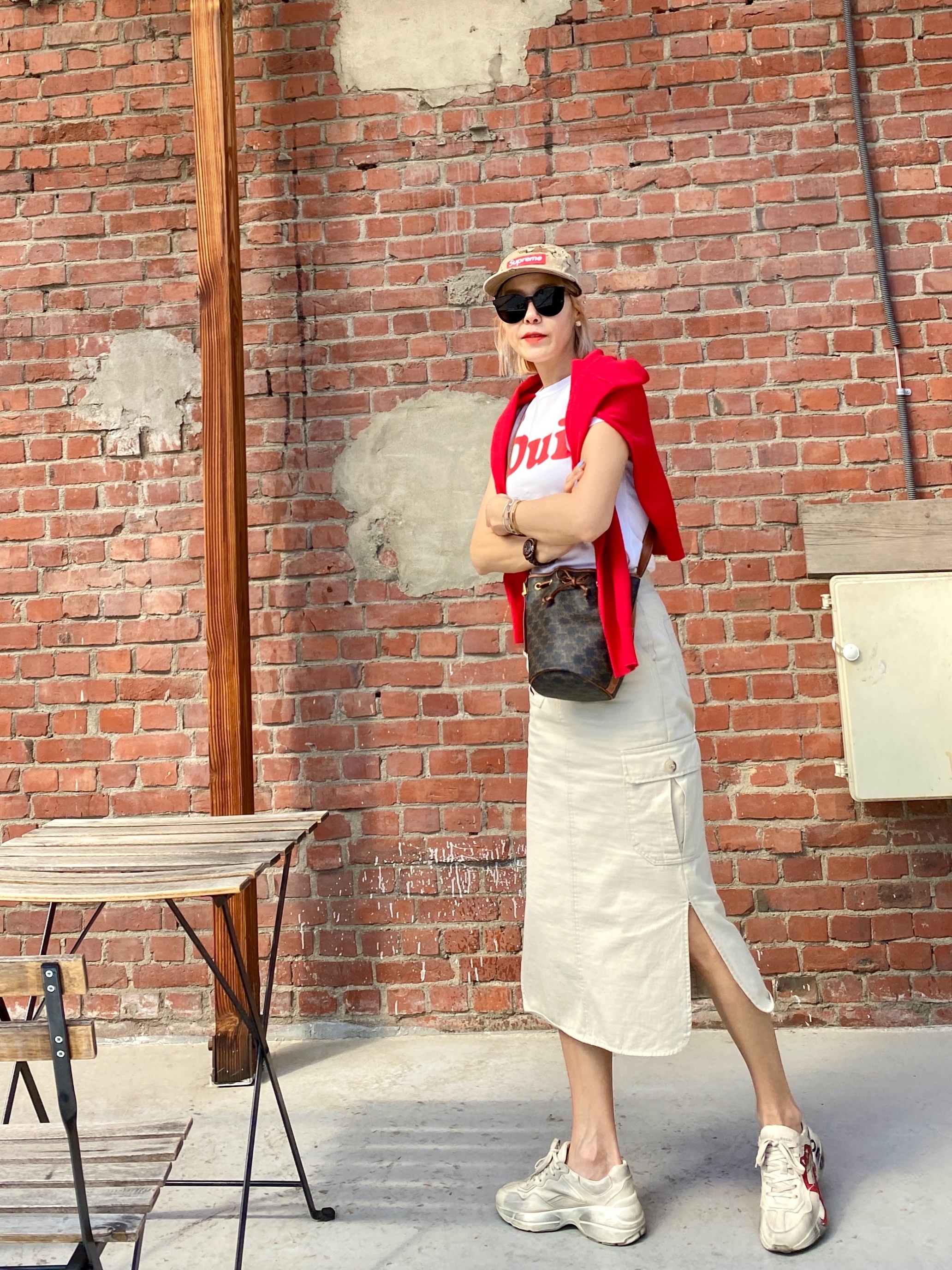 Gucci Rhyton Leather Sneakers Mouth, Celine Small Drawstring Bag in Triomphe Canvas and Calfskin Tan 착용 스타일