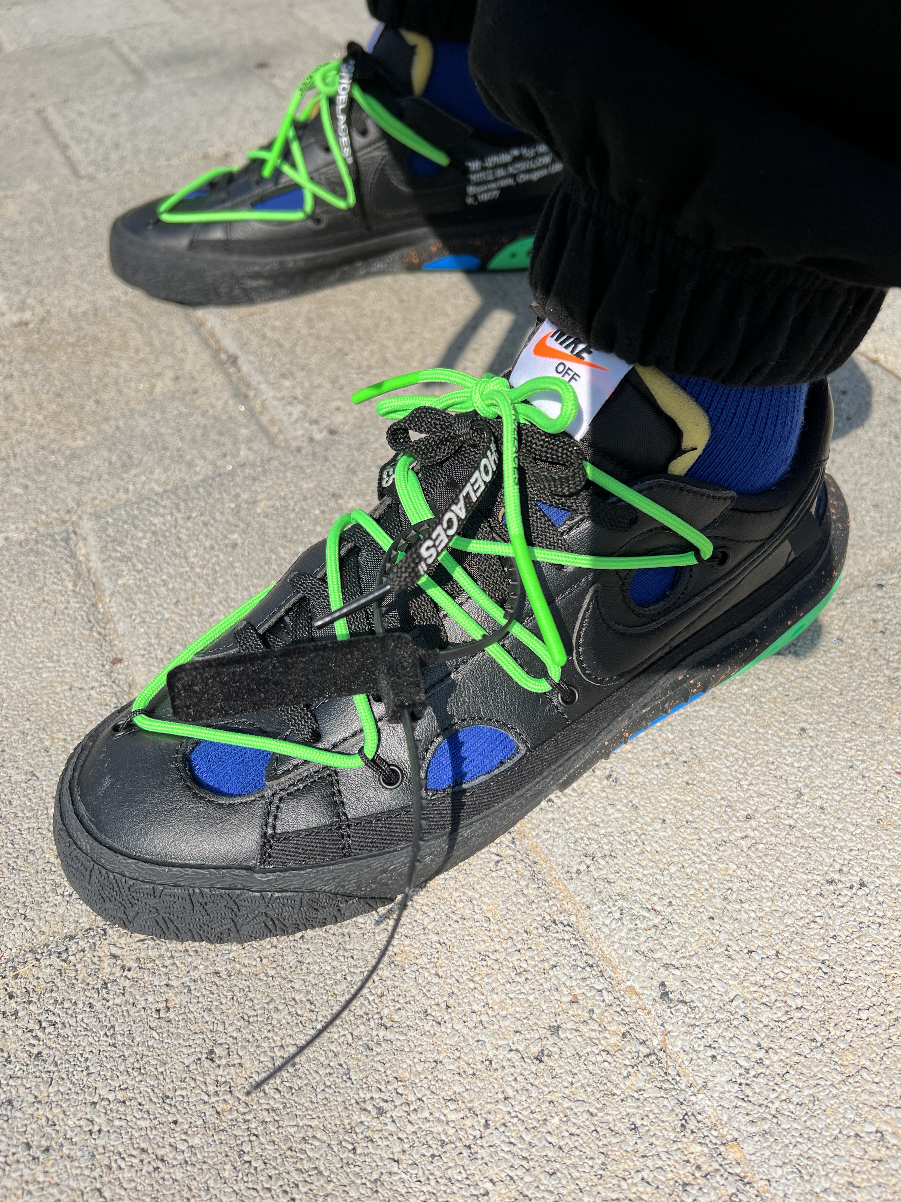Nike x Off-White Blazer Low '77 Black and Electro Green 착용 스타일 - 2