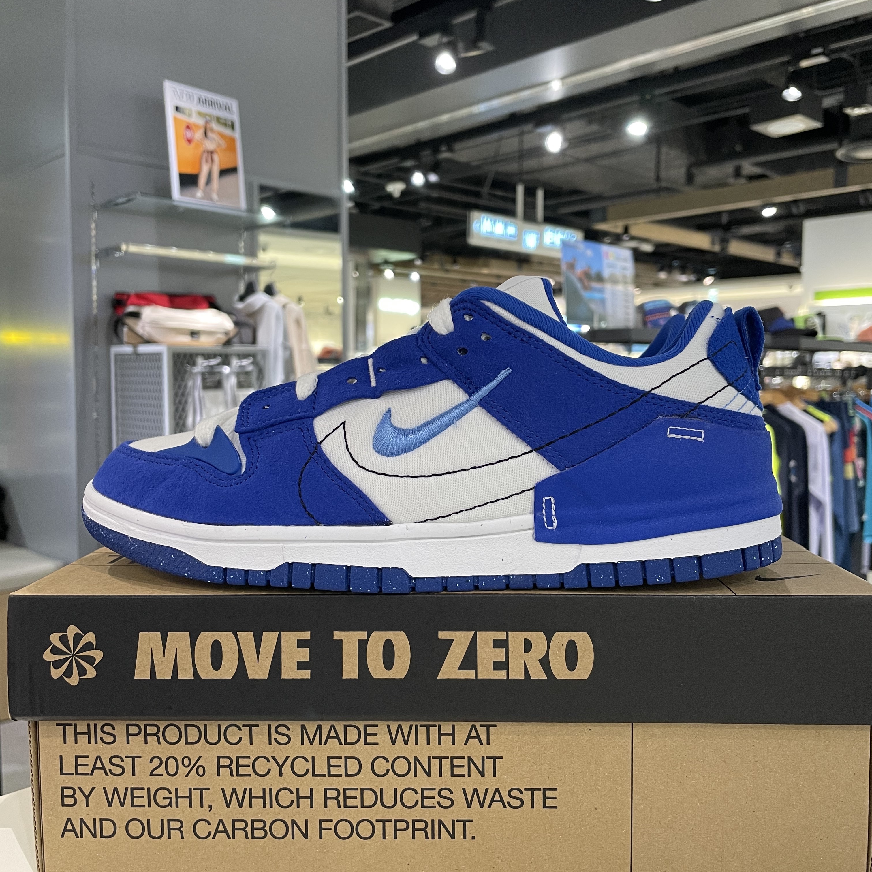 (W) Nike Dunk Low Disrupt 2 White and University Blue 착용 스타일 - 4