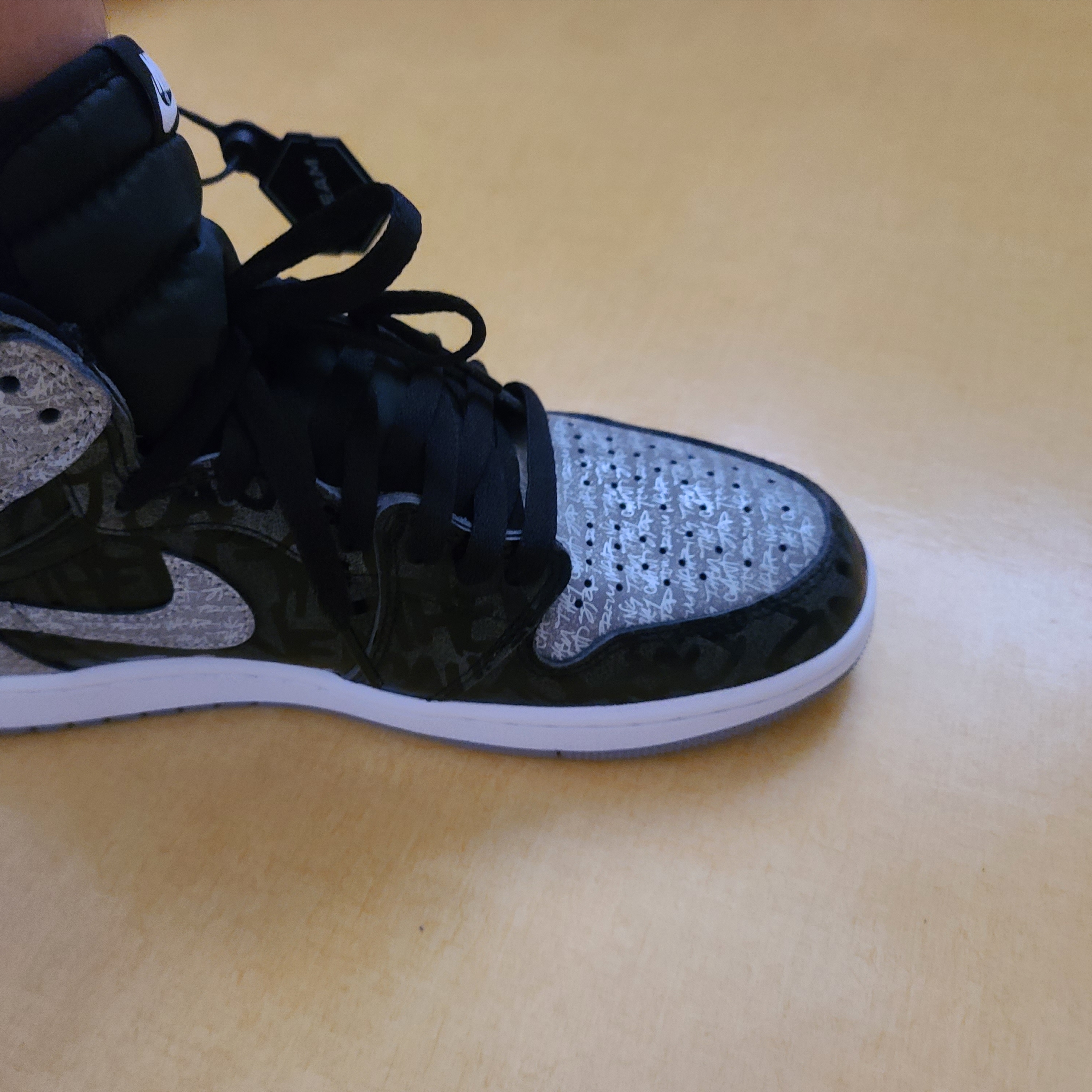 Jordan 1 Retro High OG Rebellionaire 착용 스타일 - 4