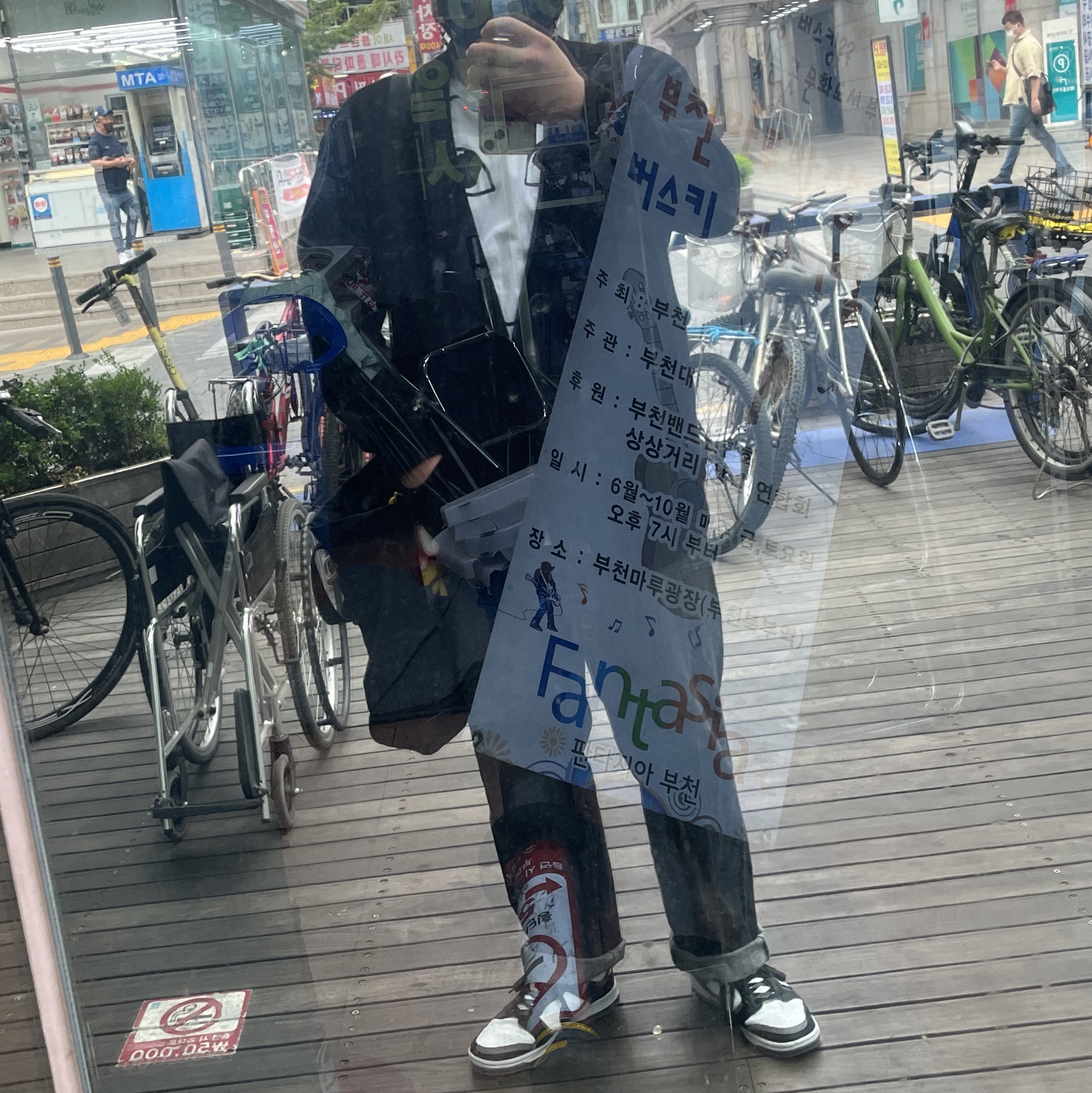 Play Comme des Garcons Black Heart Printing T-Shirt White, Nike Dunk Low Retro Black 착용 스타일