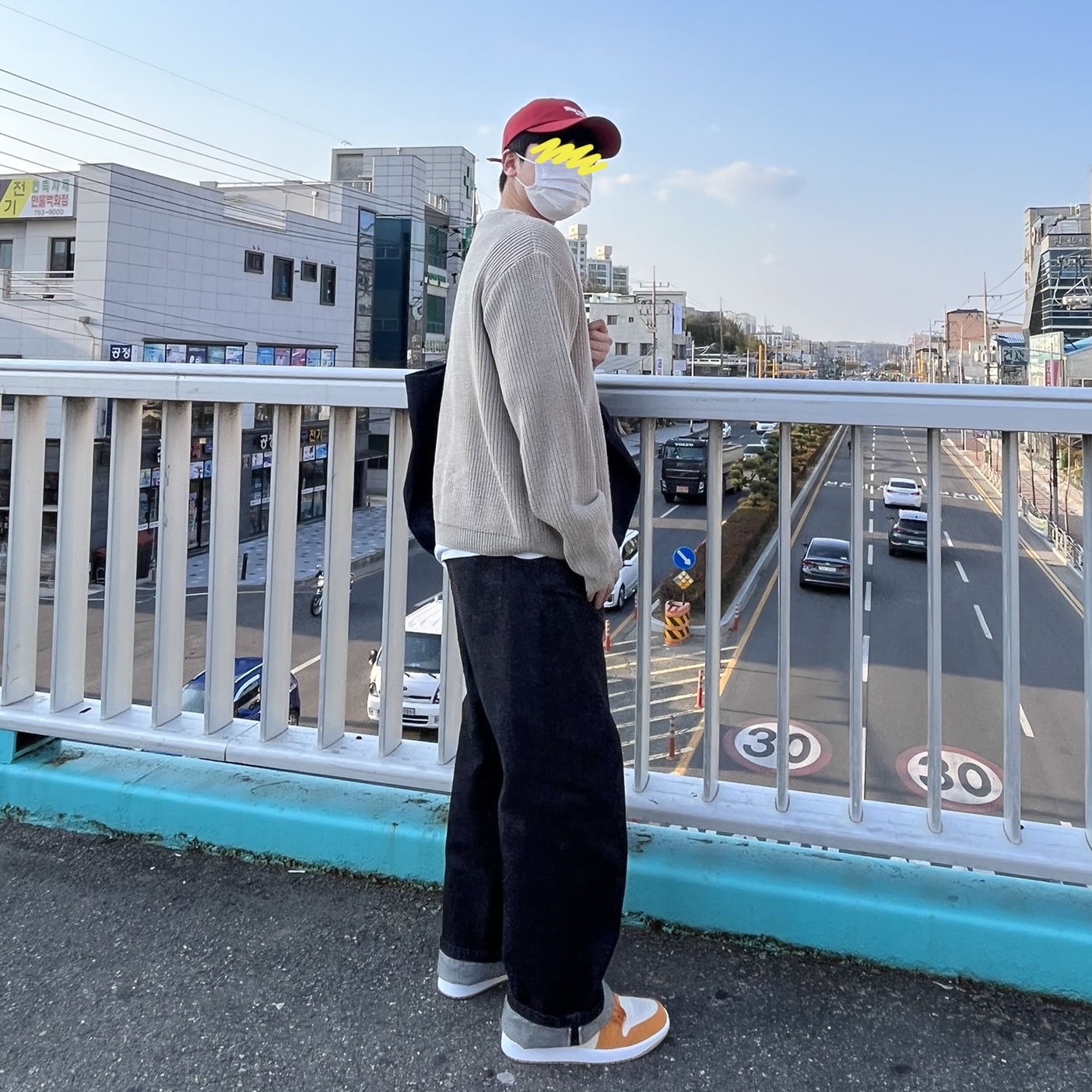 Jordan 1 Low SE Light Curry, A.P.C. Daniela Shopping Bag Indigo 착용 스타일 - 1