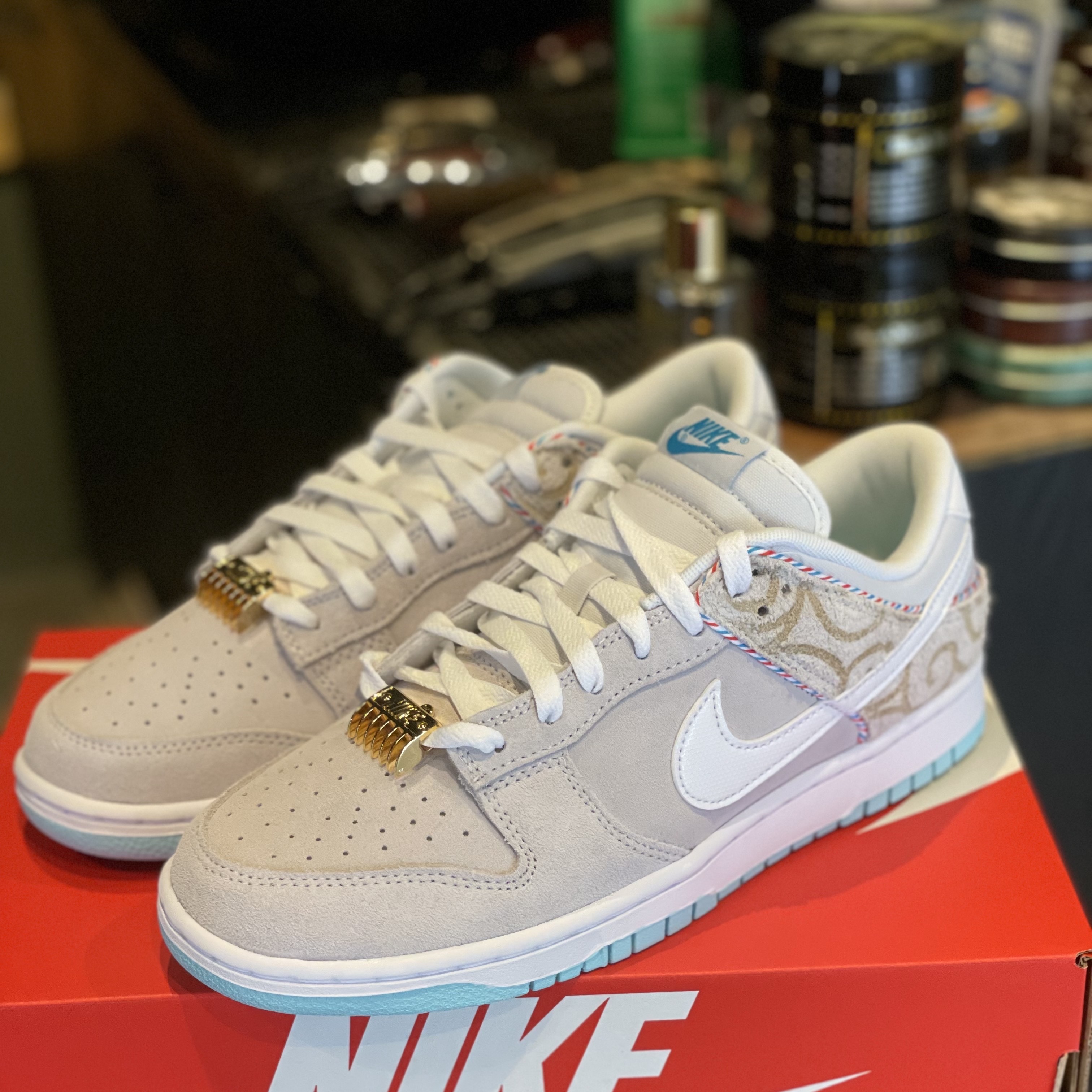 Nike Dunk Low Retro SE Barber Shop Grey 착용 스타일 - 2
