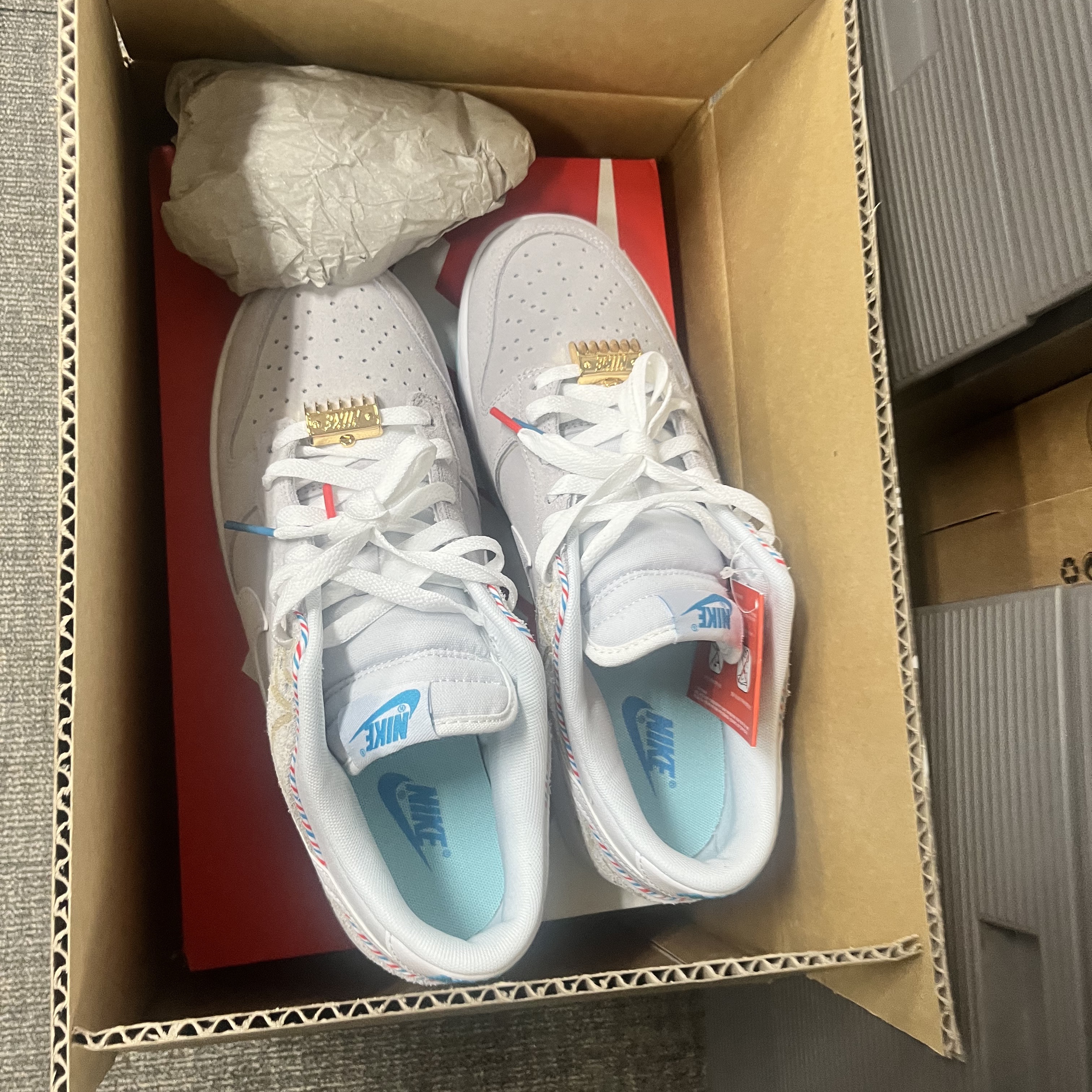 Nike Dunk Low Retro SE Barber Shop Grey 착용 스타일