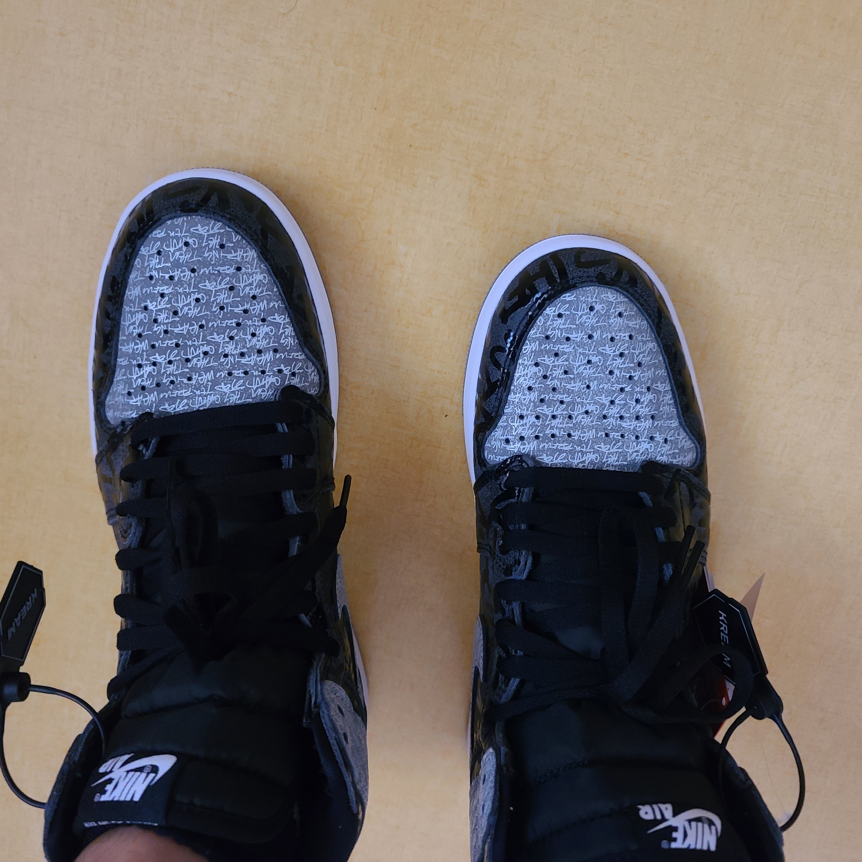 Jordan 1 Retro High OG Rebellionaire 착용 스타일 - 3