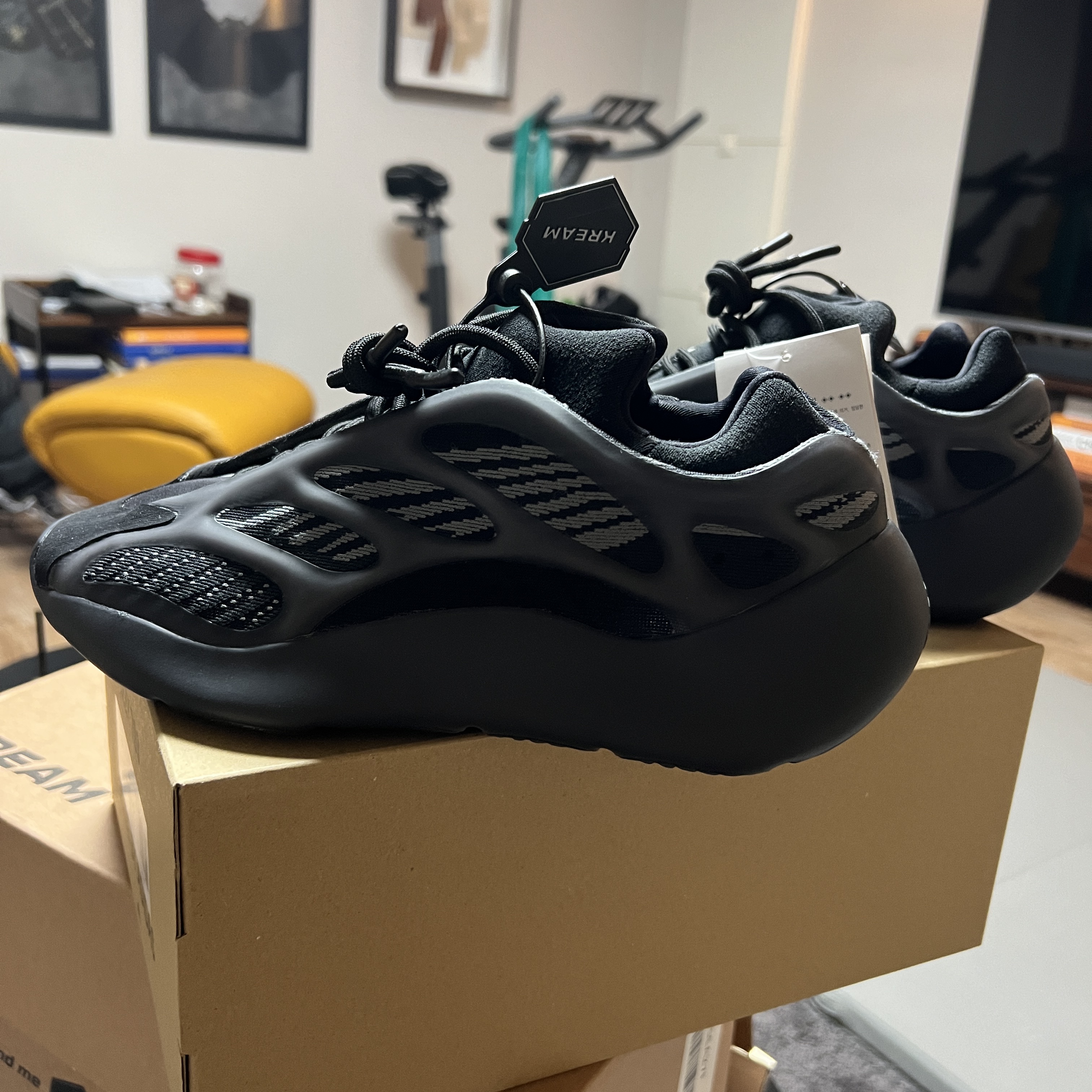 Adidas Yeezy 700 V3 Alvah 착용 스타일 - 2