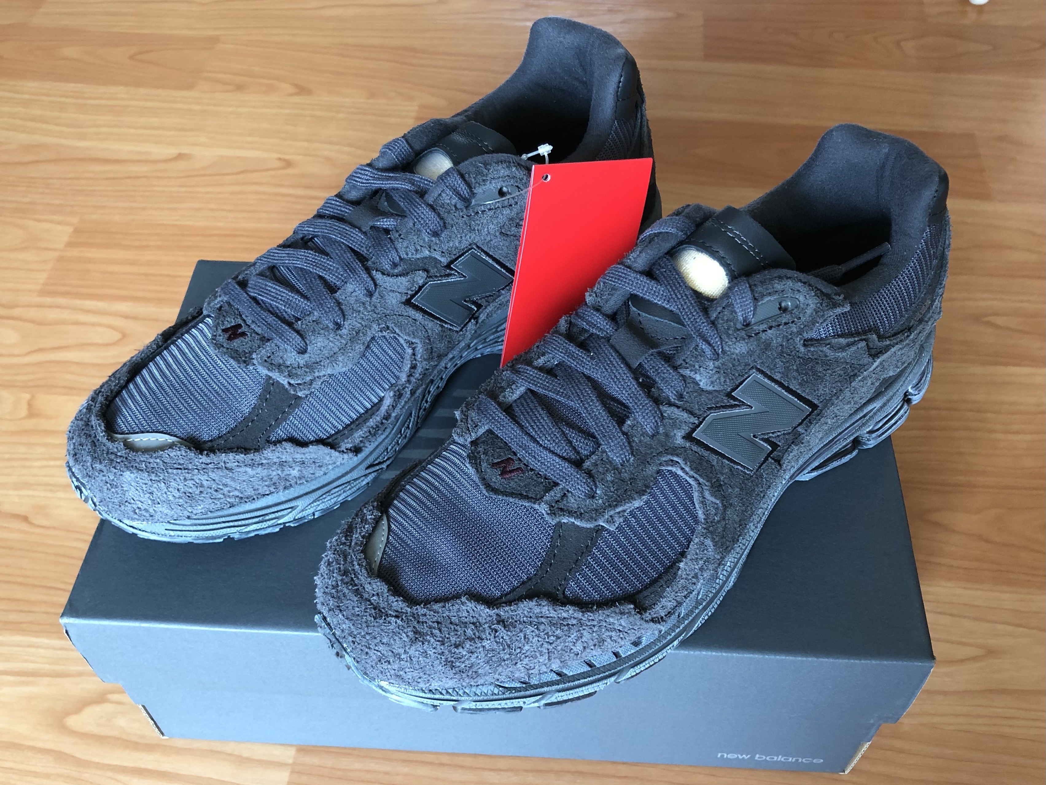 New Balance 2002R Protection Pack Phantom 착용 스타일