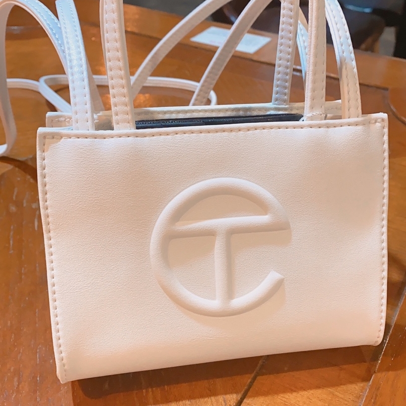Telfar Small Shopping Bag White, (W) Nike Dunk Low Next Nature Pale Coral 착용 스타일 - 3