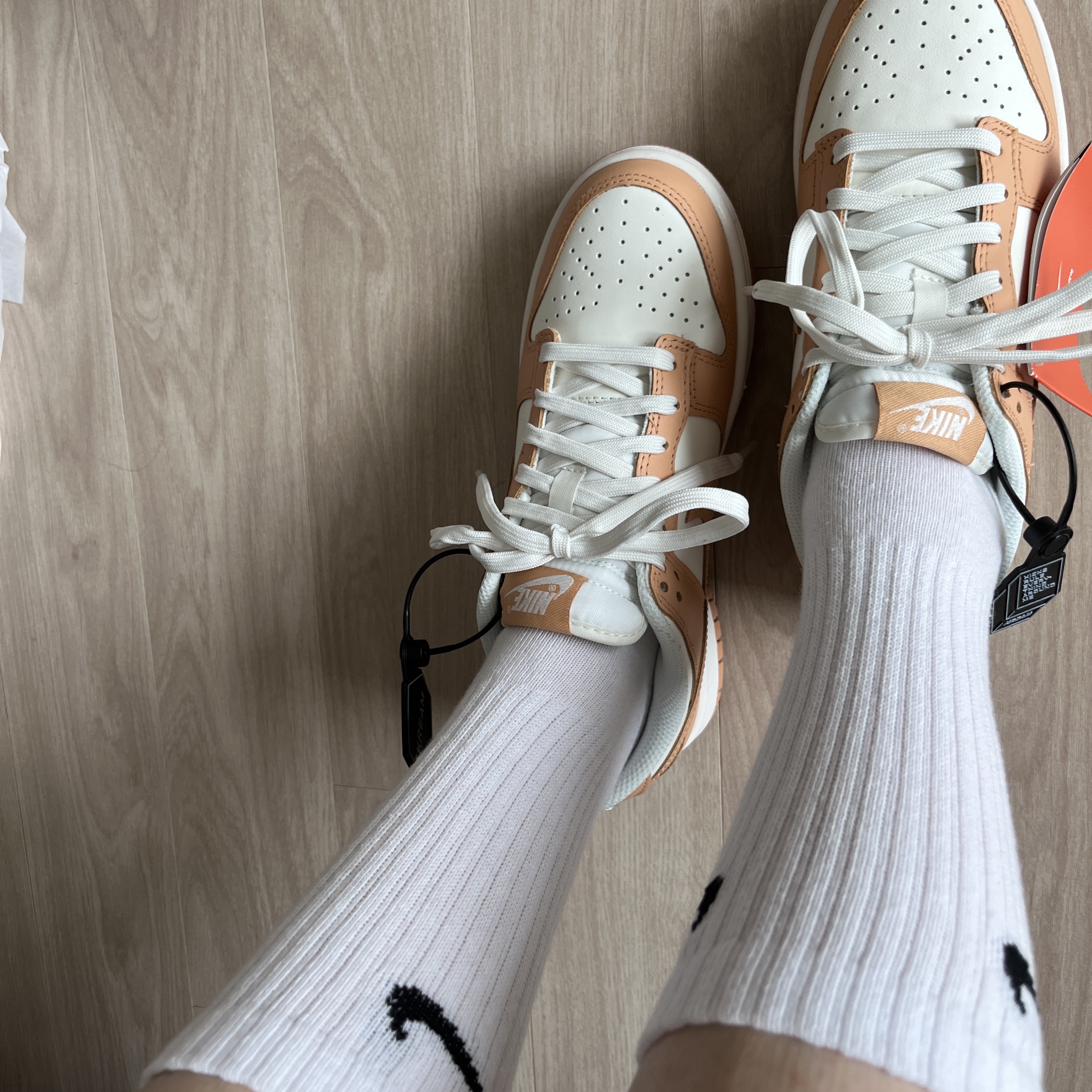 (W) Nike Dunk Low Harvest Moon 착용 스타일 - 1