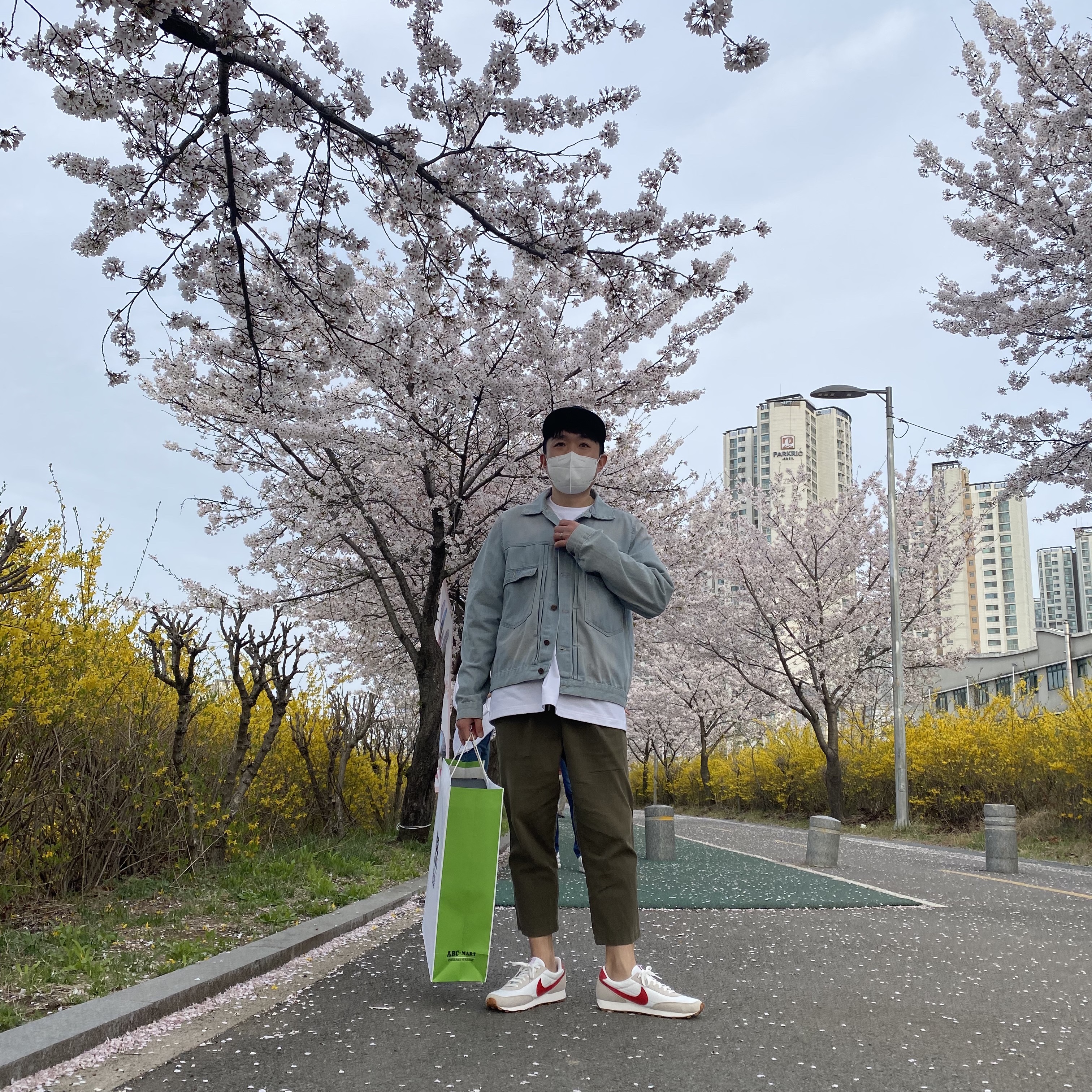 (W) Nike Daybreak Summit White University Red 착용 스타일