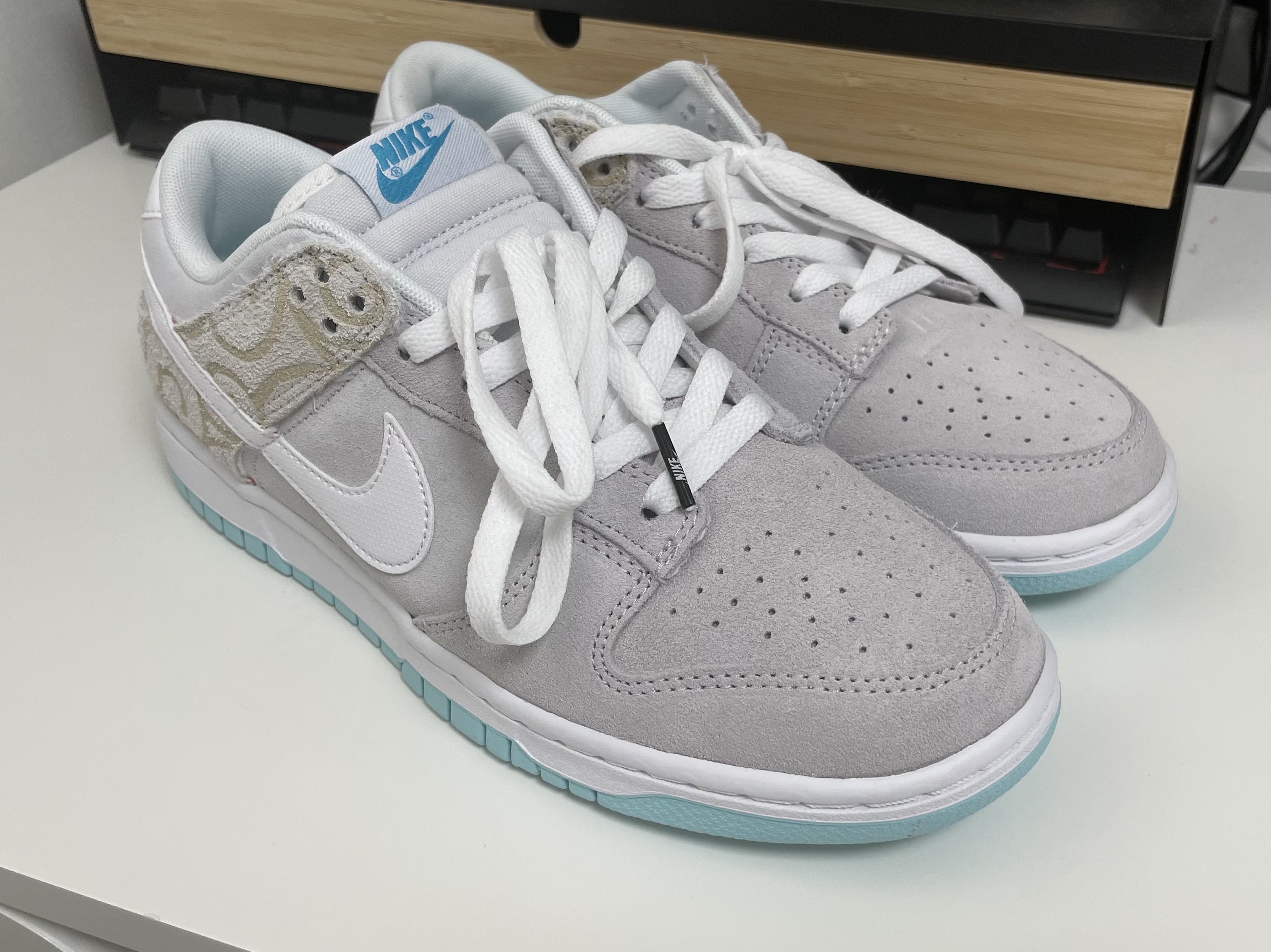 Nike Dunk Low Retro SE Barber Shop Grey 착용 스타일