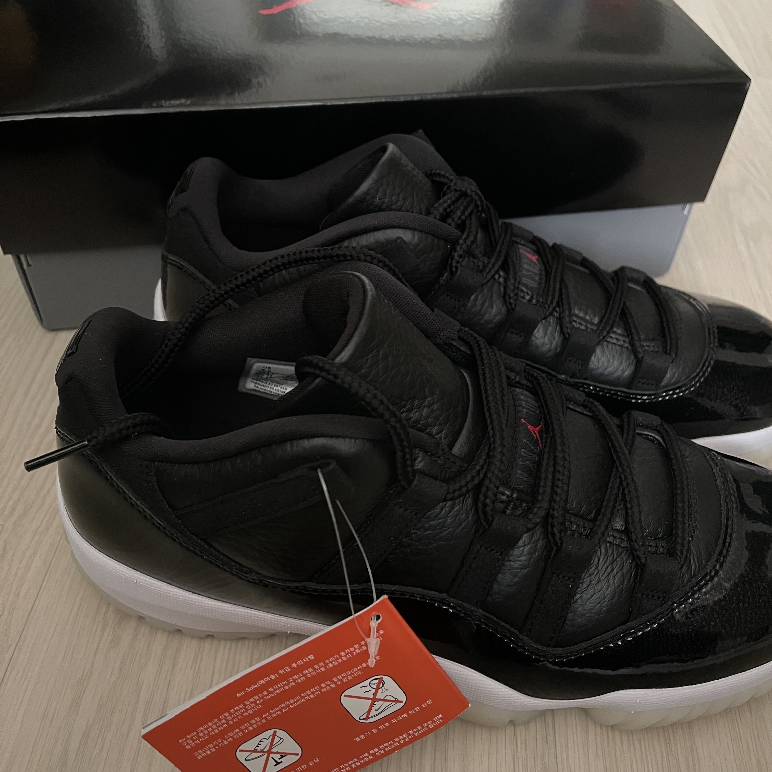 Jordan 11 Retro Low 72-10 착용 스타일 - 2