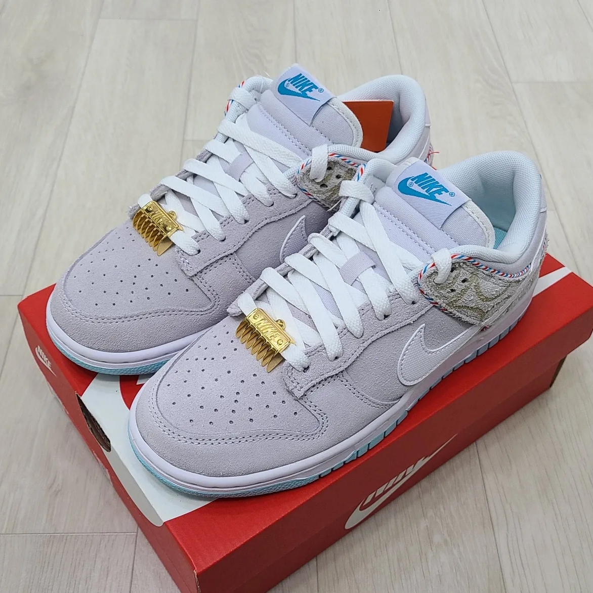 Nike Dunk Low Retro SE Barber Shop Grey 착용 스타일 - 2