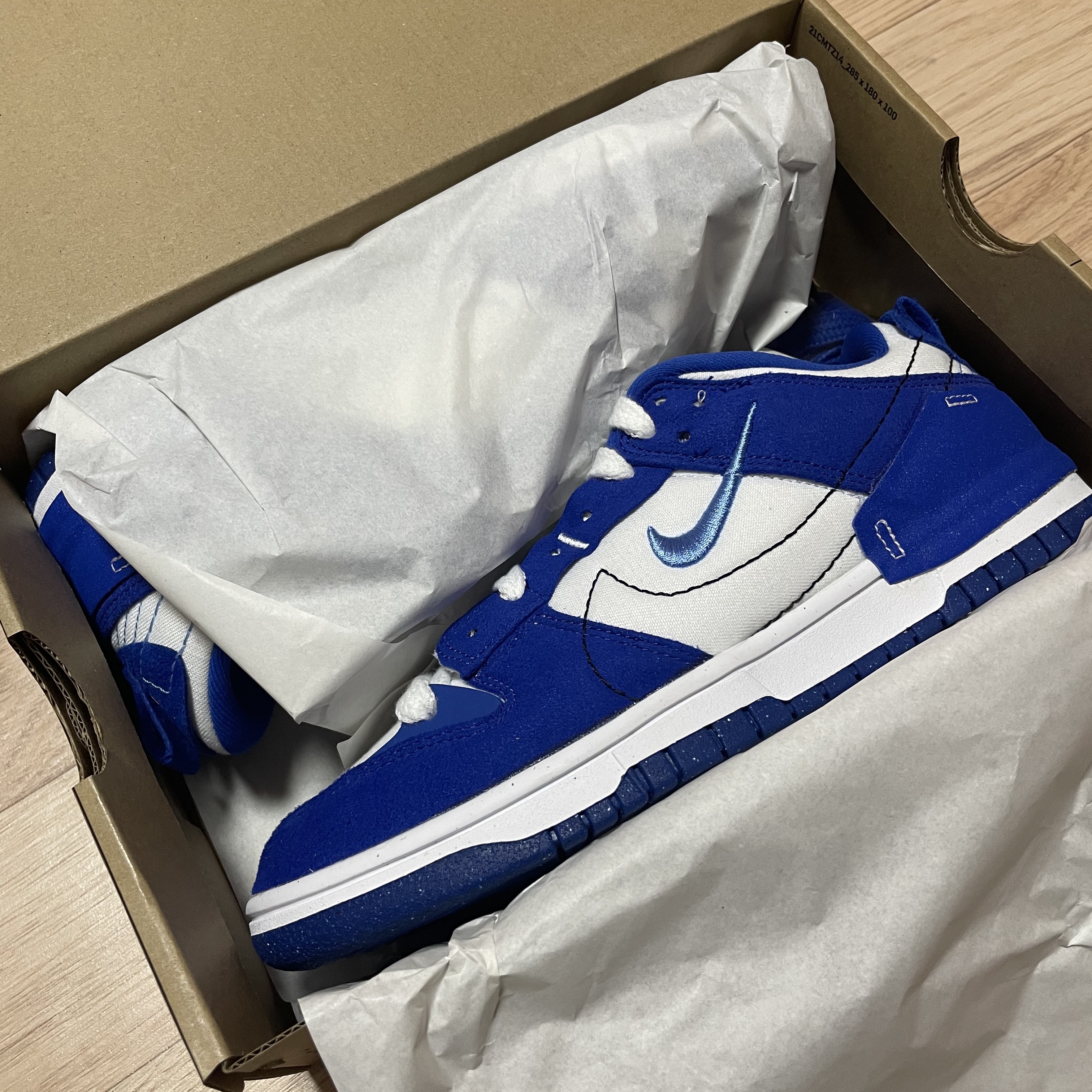 (W) Nike Dunk Low Disrupt 2 White and University Blue 착용 스타일 - 1