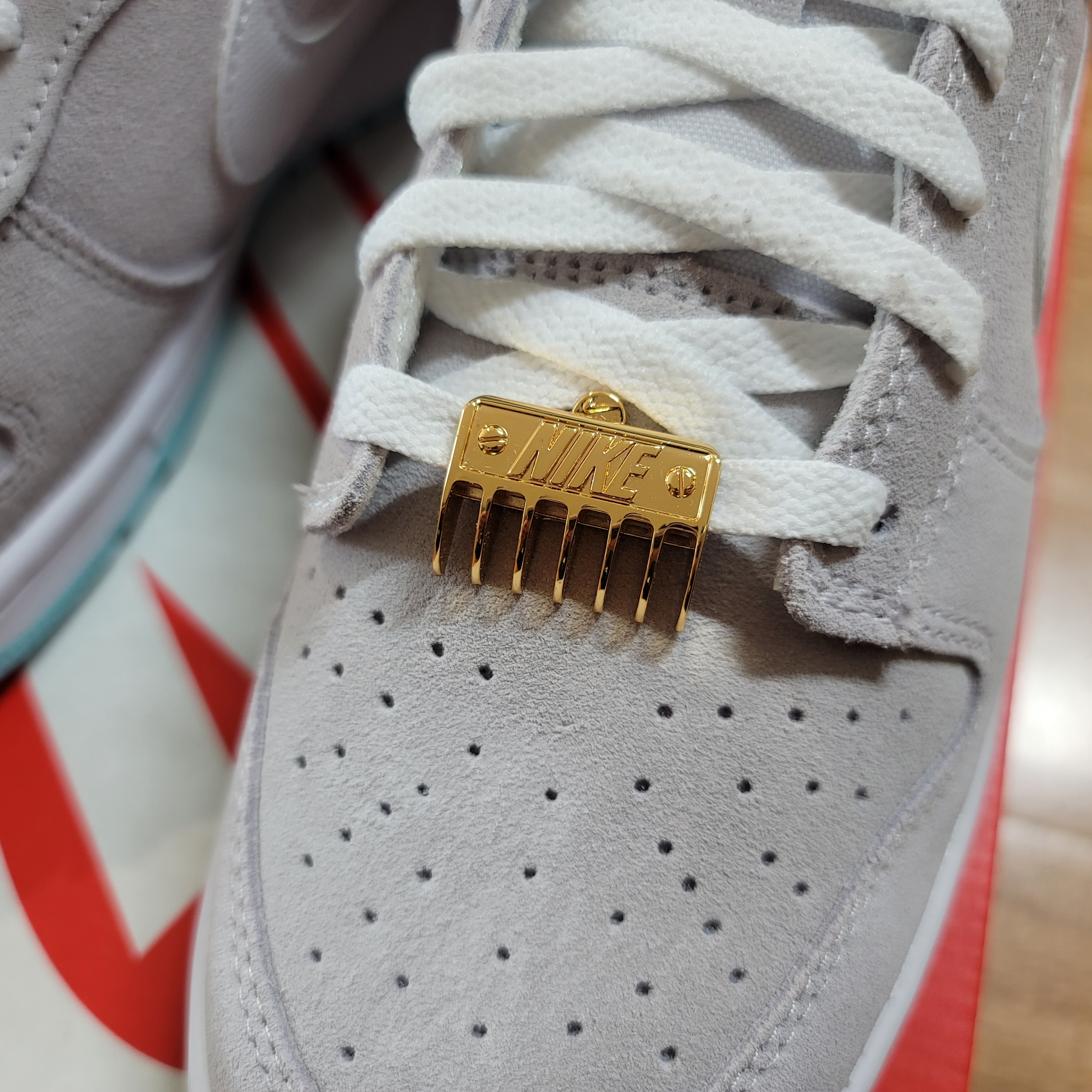 Nike Dunk Low Retro SE Barber Shop Grey 착용 스타일 - 2