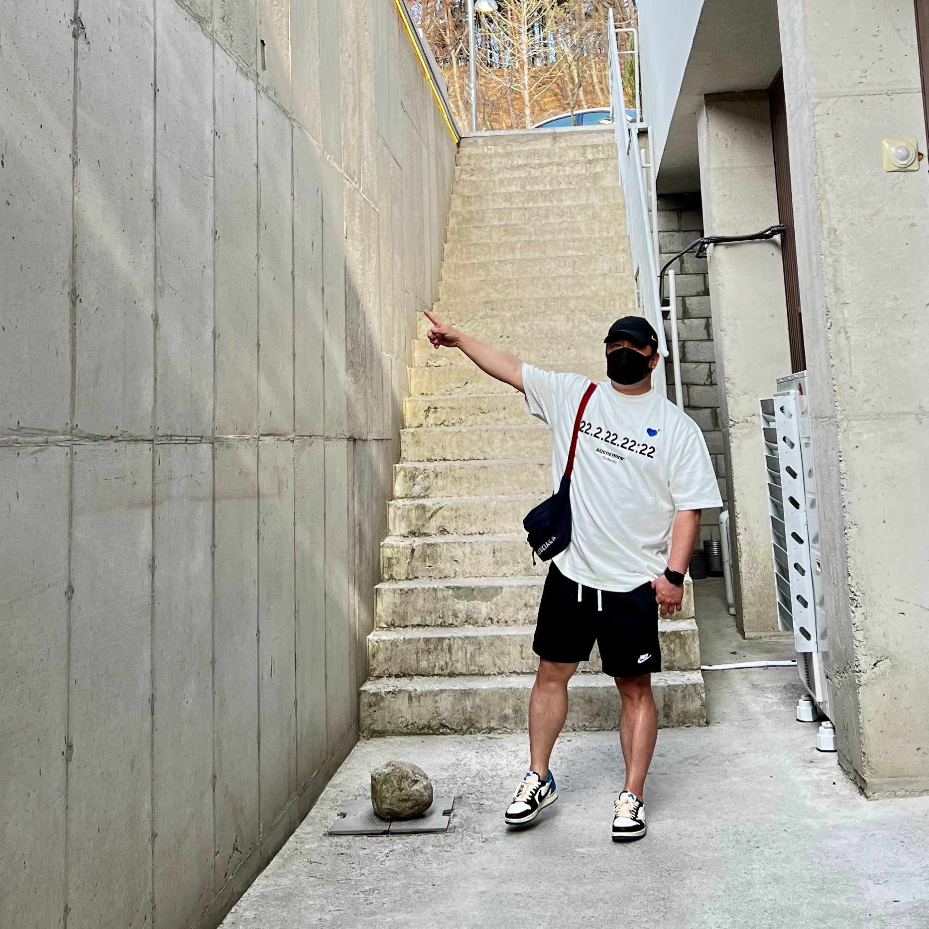 Ader Error Two's Day T-Shirt White, Nike x Drake Nocta Essential Cap Black 착용 스타일