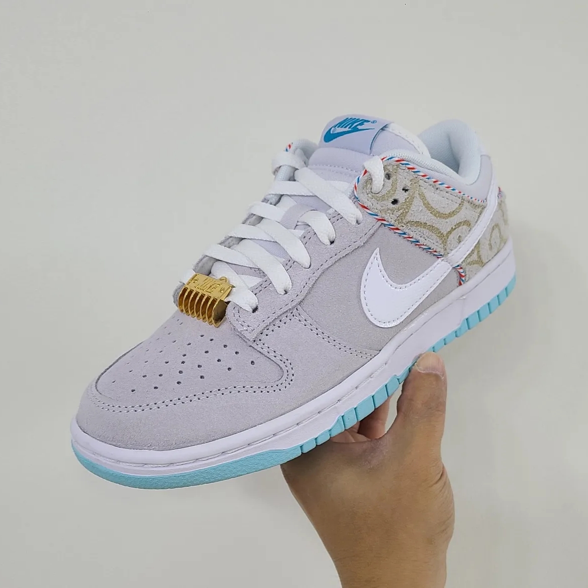 Nike Dunk Low Retro SE Barber Shop Grey 착용 스타일 - 1