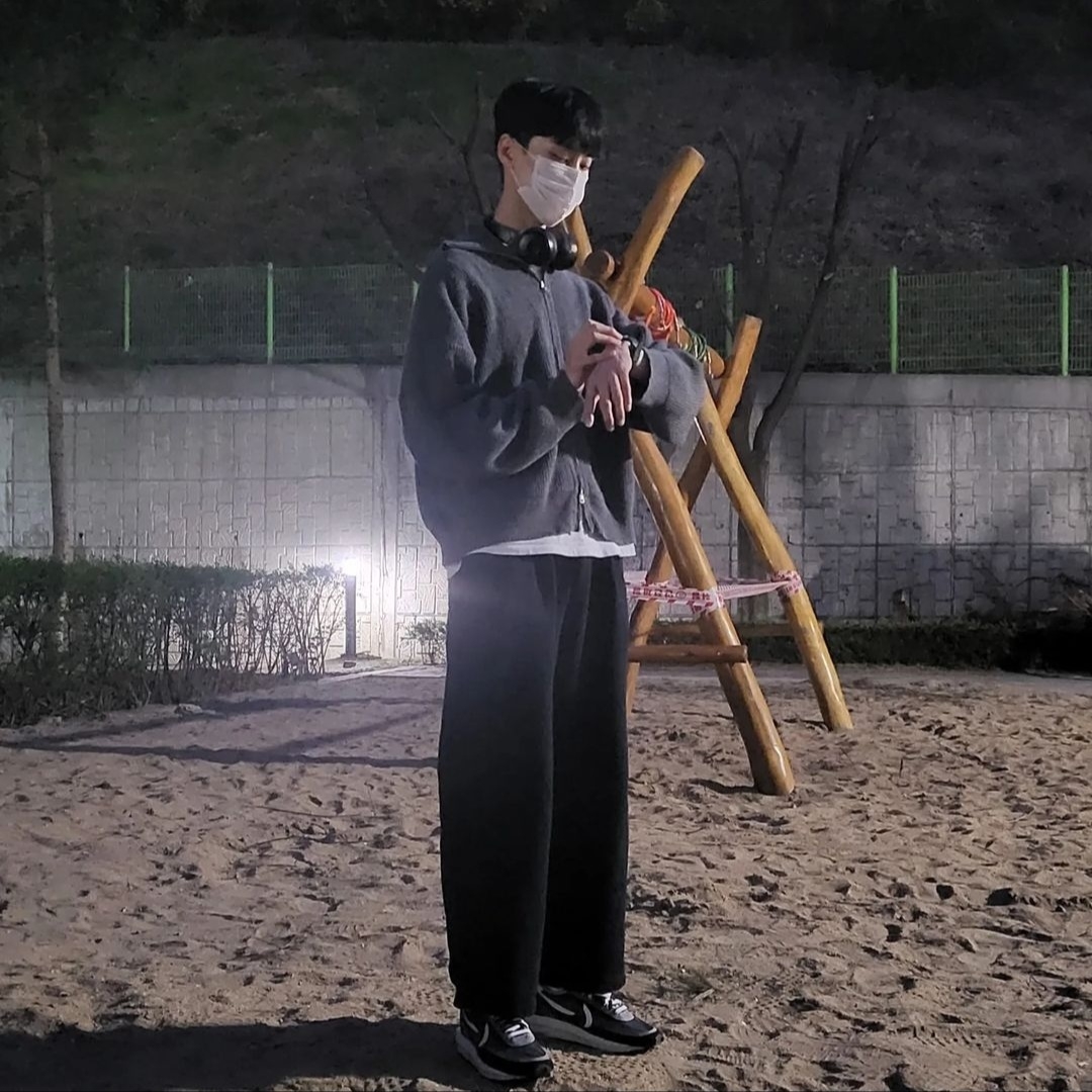 Nike x Sacai LDWaffle Black 착용 스타일 - 2