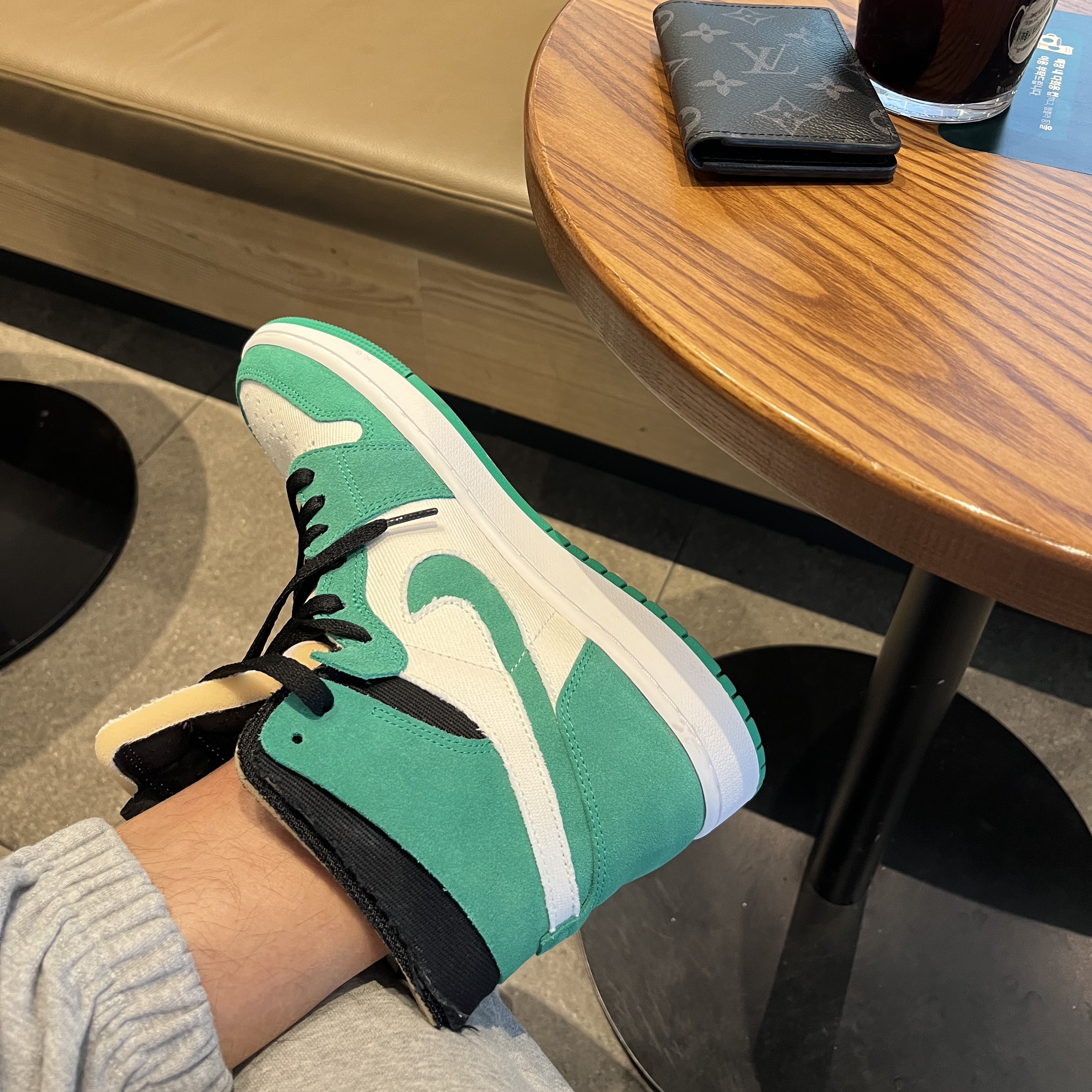 Jordan 1 Zoom Air CMFT Stadium Green 착용 스타일