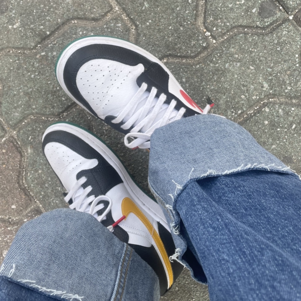 (W) Jordan 1 Mid Alternate Swooshes 착용 스타일