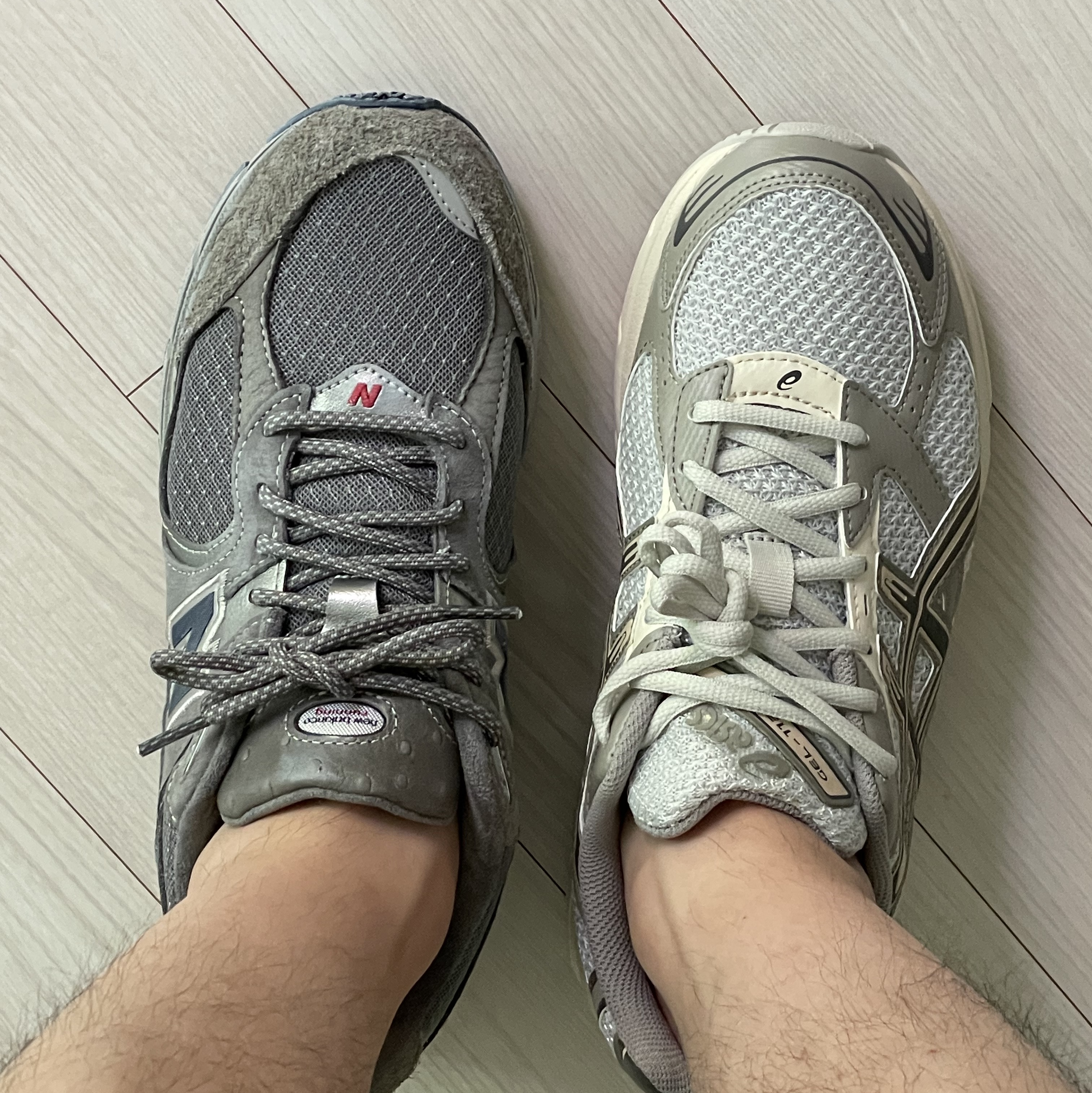 New Balance 2002R Premium Vintage Grey, Asics x I4P Gel-1130 Glacier Grey Mink 착용 스타일 - 1