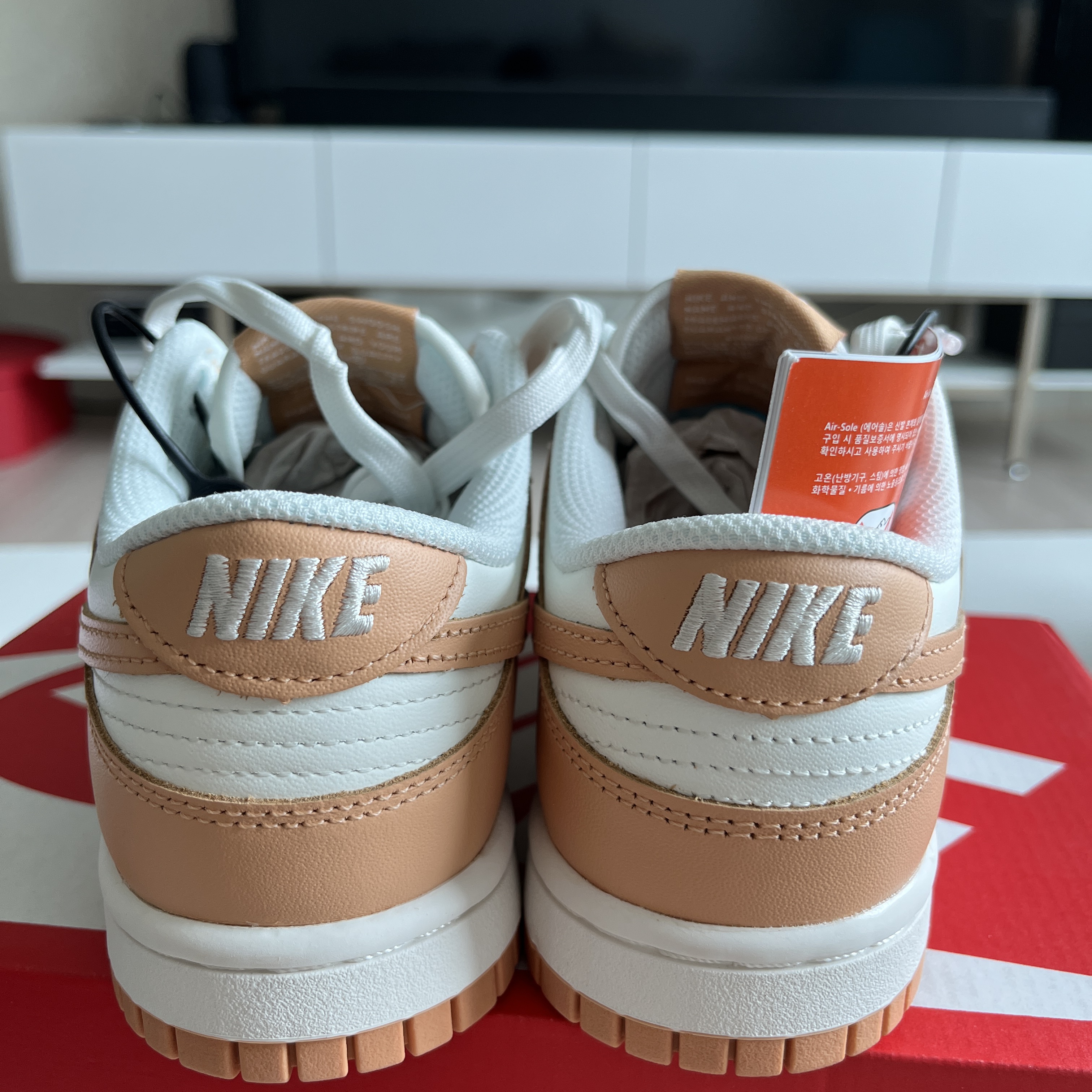 (W) Nike Dunk Low Harvest Moon 착용 스타일 - 3