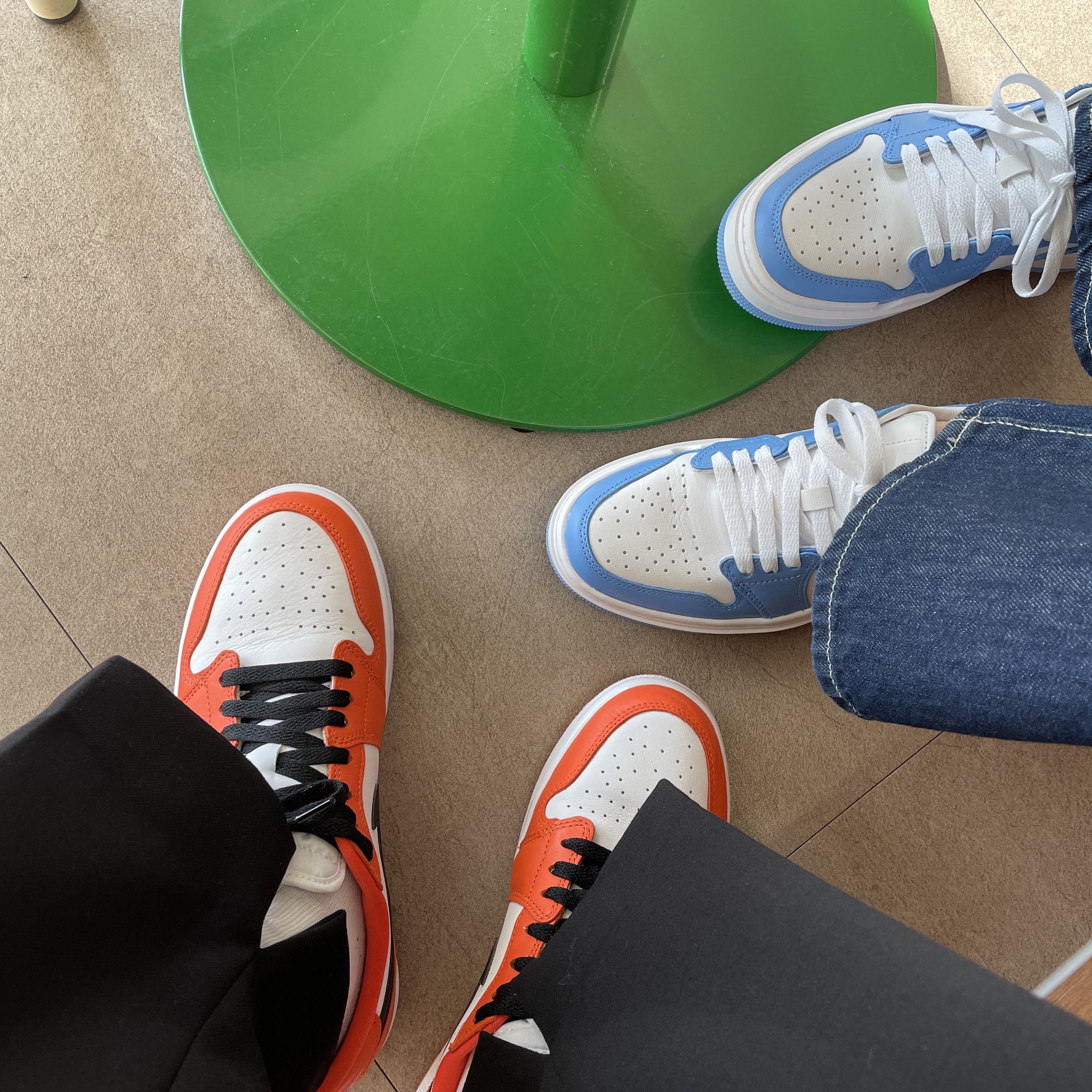 (W) Jordan 1 Low OG Starfish, (W) Jordan 1 Elevate Low SE University Blue 착용 스타일 - 2