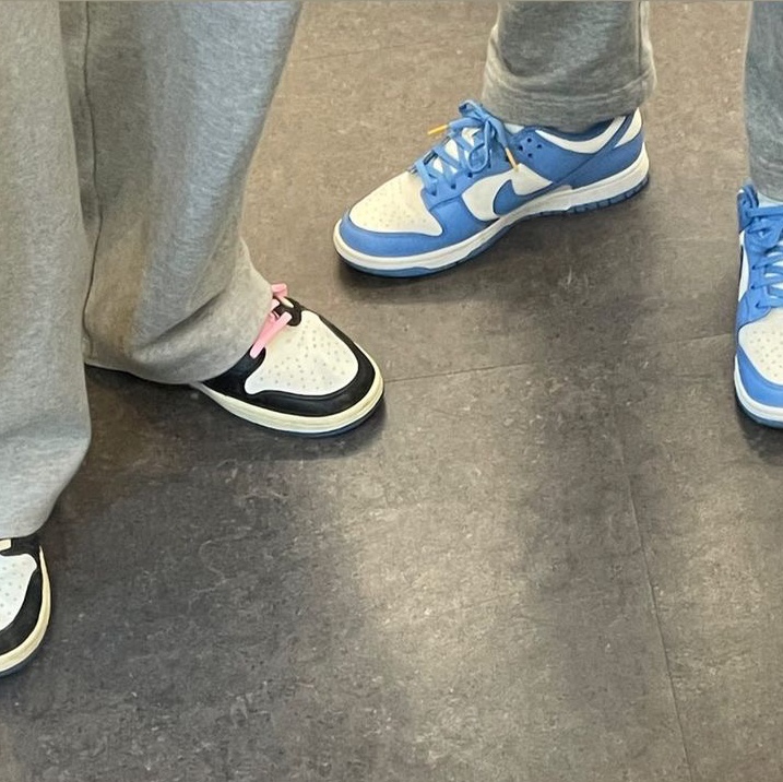 (W) Nike Dunk Low Coast, Jordan 1 x Travis Scott x Fragment Retro Low OG SP Military Blue 착용 스타일