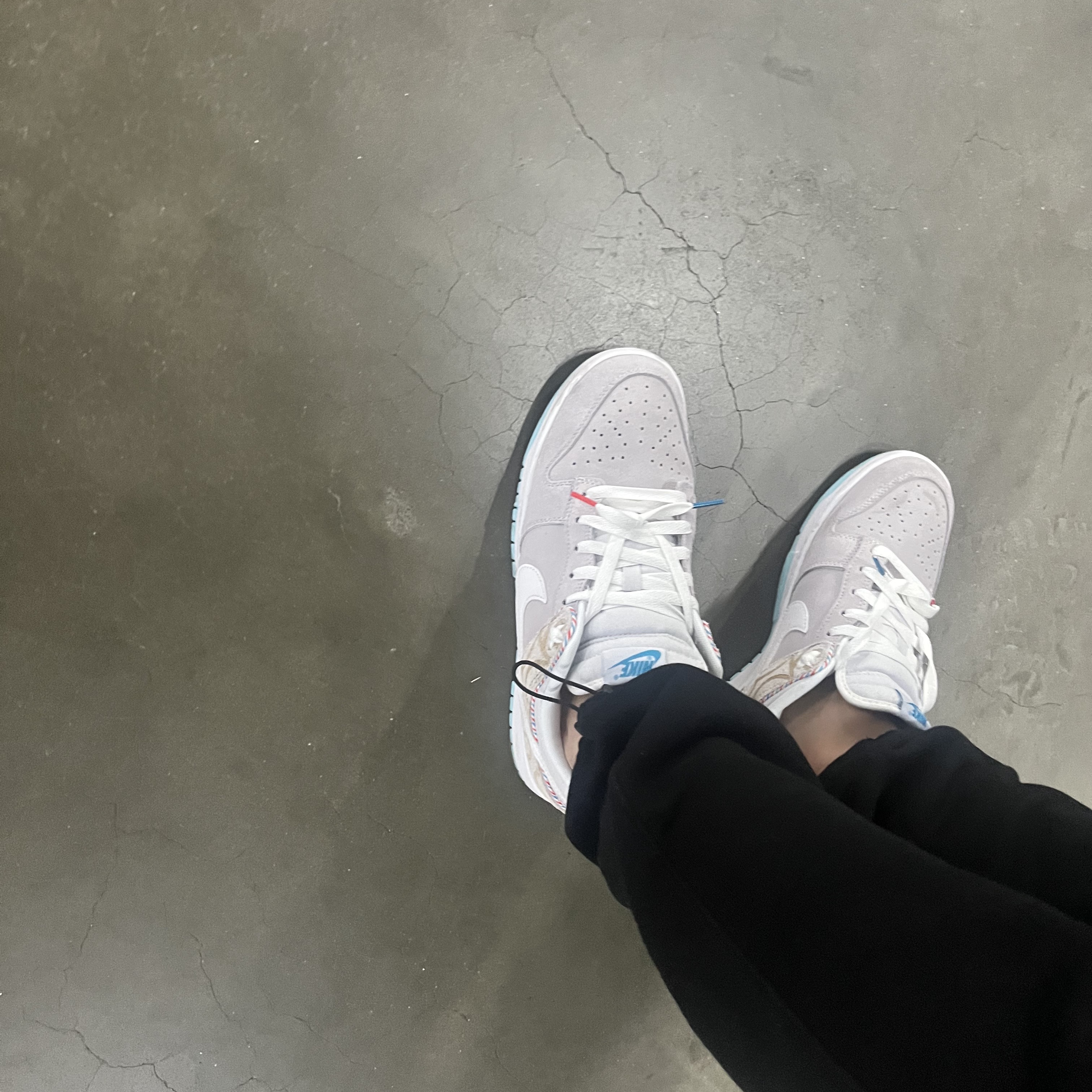Nike Dunk Low Retro SE Barber Shop Grey 착용 스타일 - 2