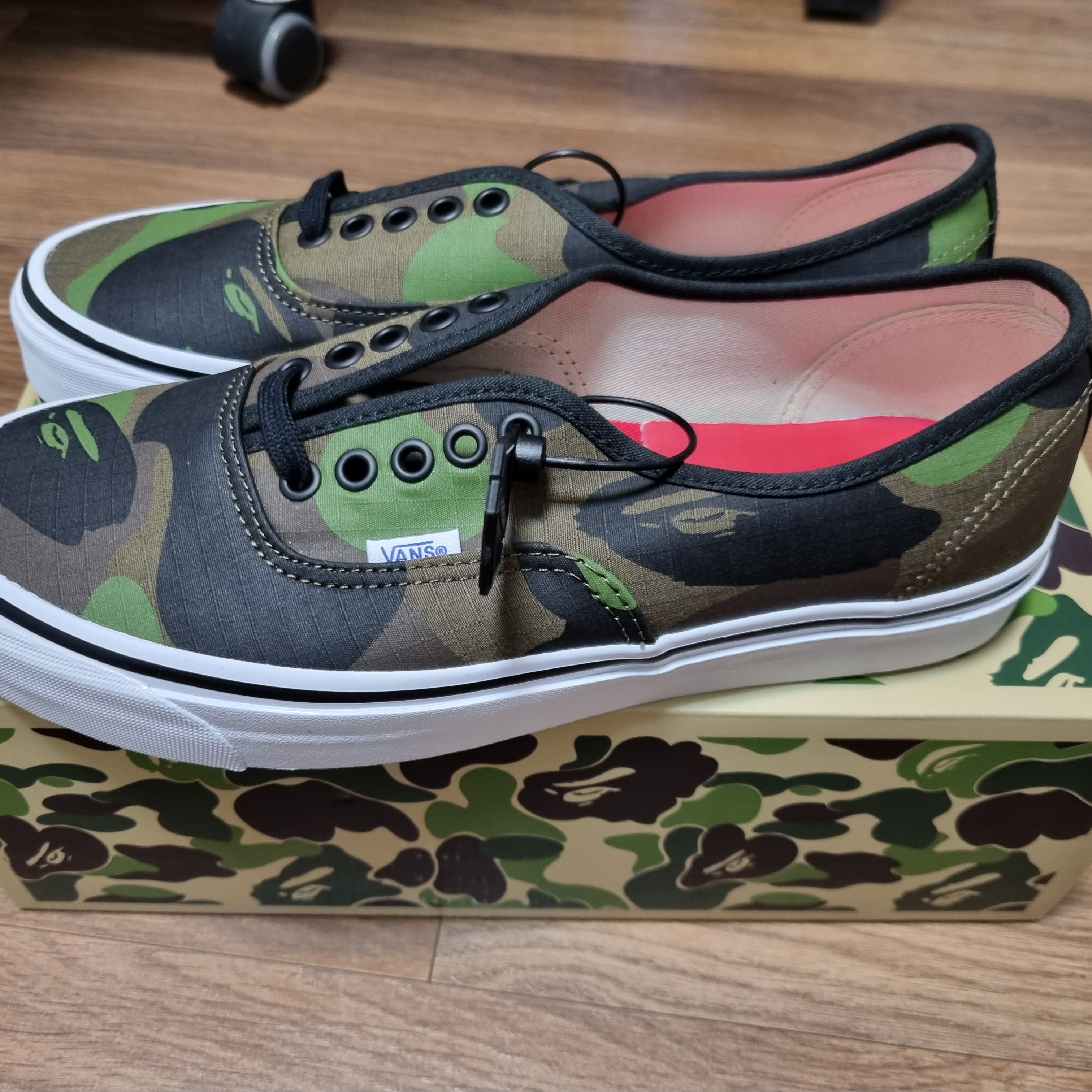 Vans x BAPE Authentic 44 DX 1st Camo Green 착용 스타일 - 1
