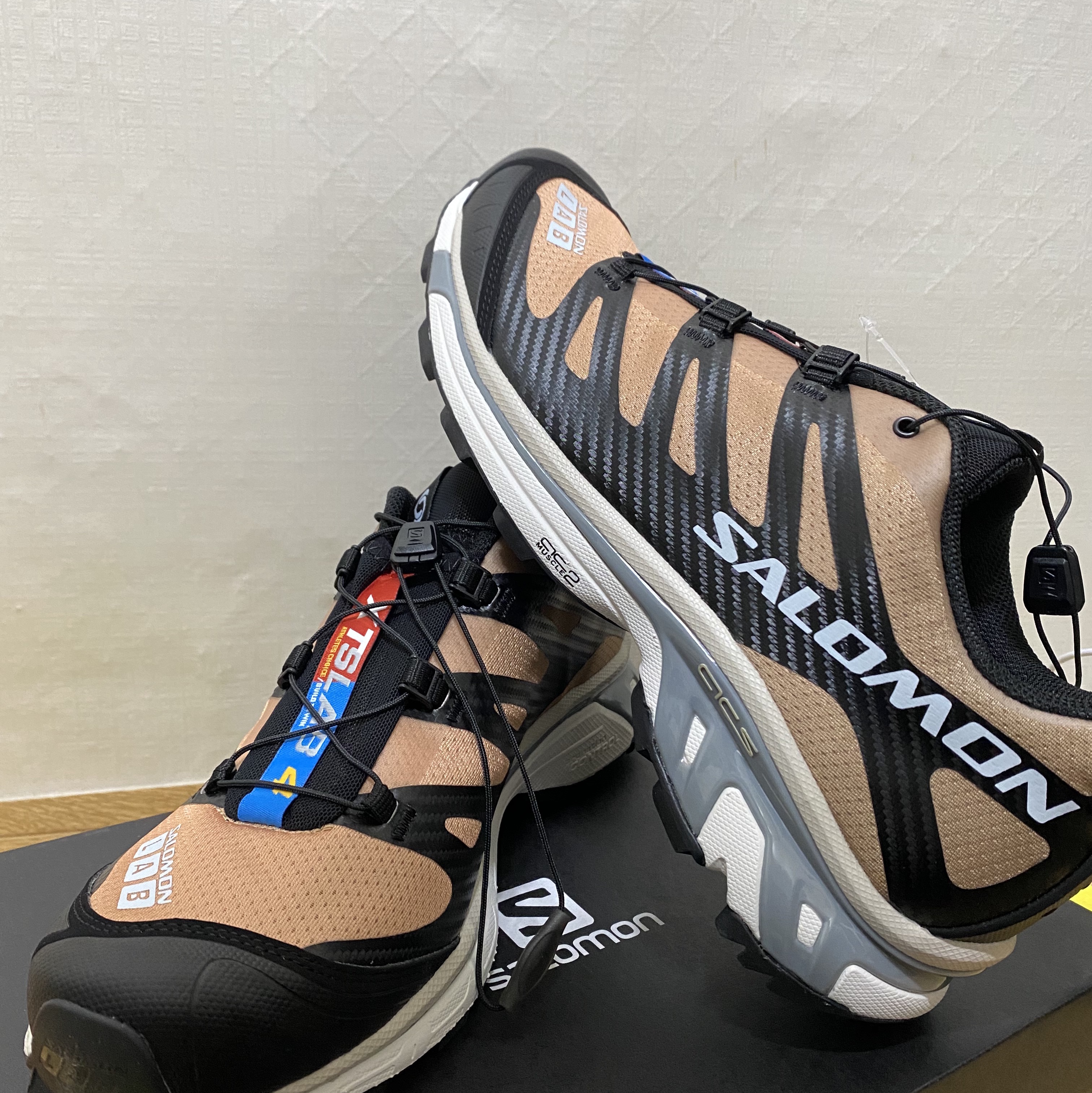 Salomon XT-4 Tobacco Brown 착용 스타일 - 1