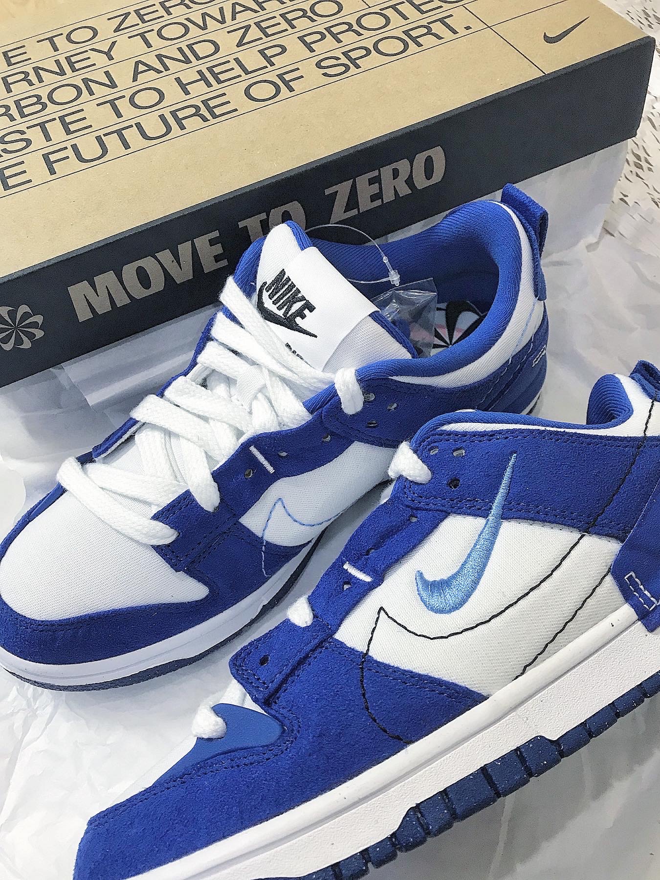 (W) Nike Dunk Low Disrupt 2 White and University Blue 착용 스타일 - 1