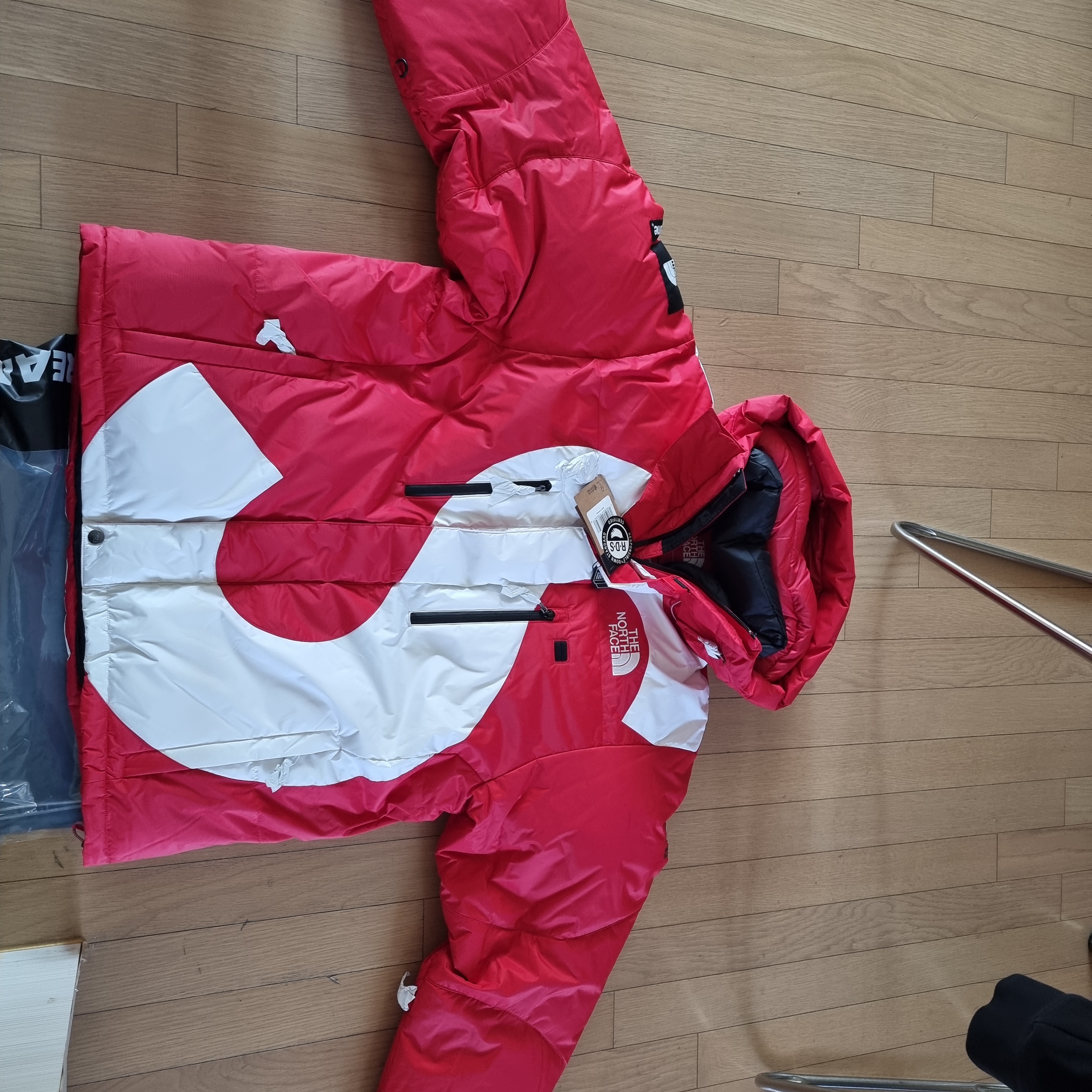 Supreme x The North Face S Logo Summit Series Himalayan Parka Red - 20FW 착용 스타일 - 2