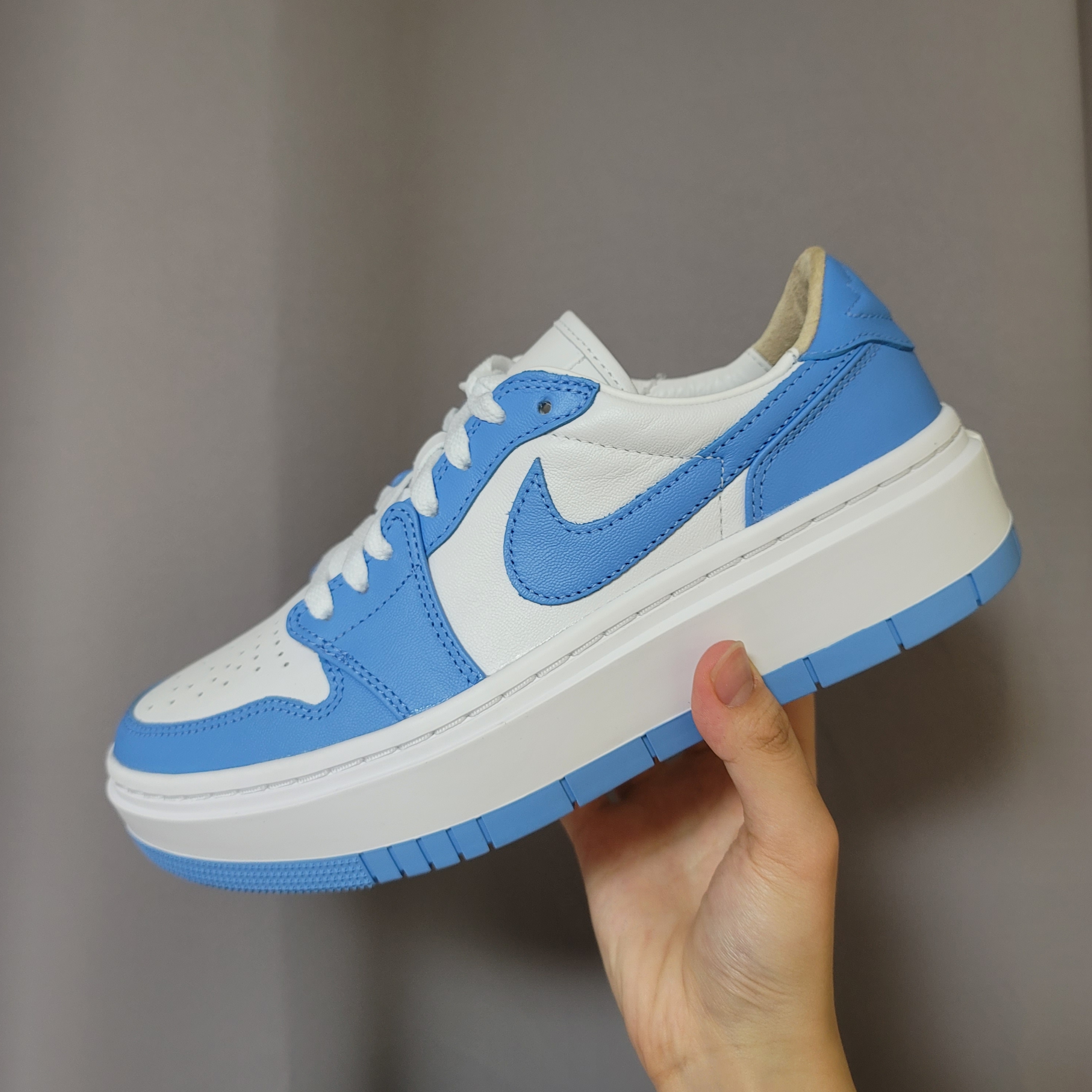 (W) Jordan 1 Elevate Low SE University Blue 착용 스타일 - 3