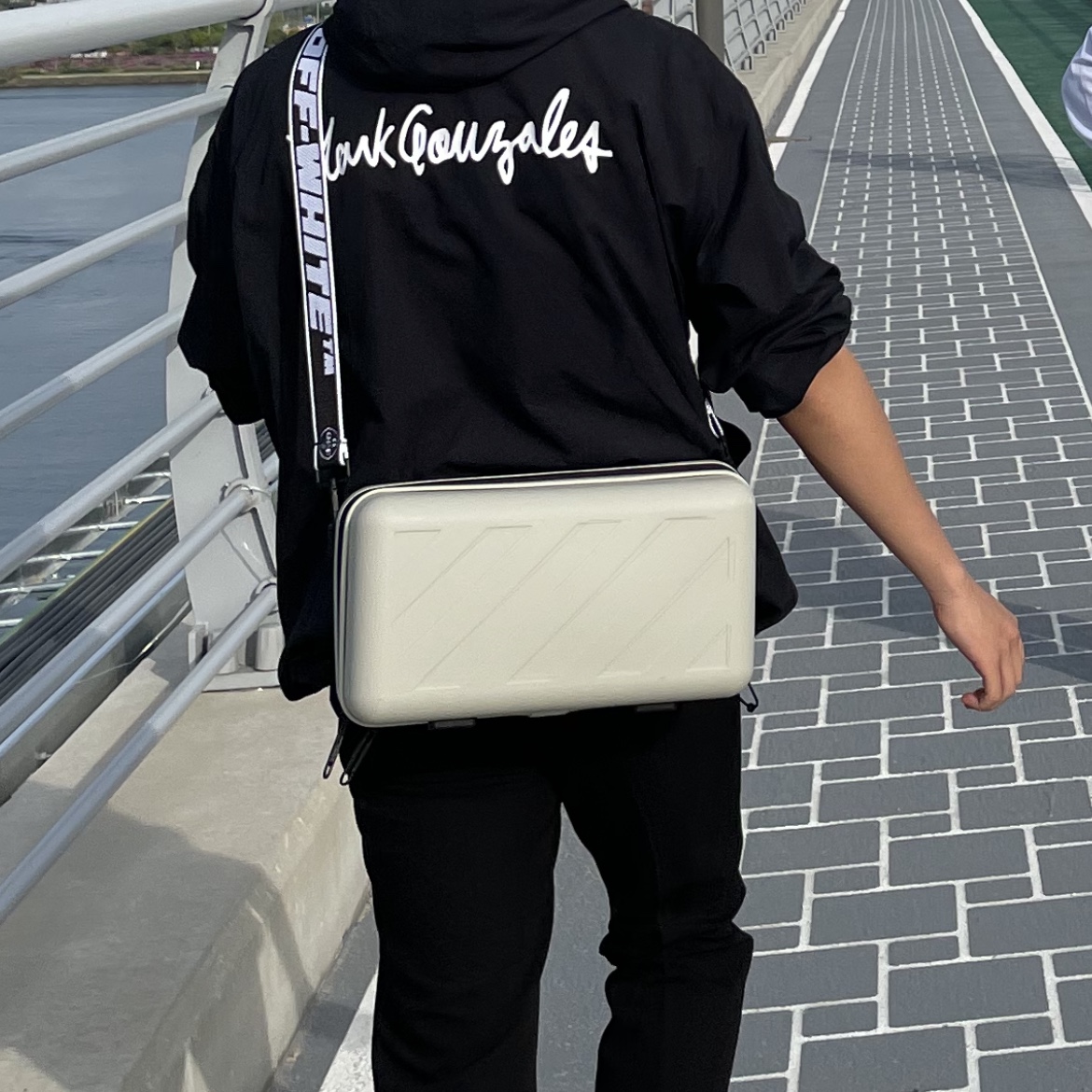 Off-White x Amore Pacific Protection Box (Without Cosmetics) 착용 스타일