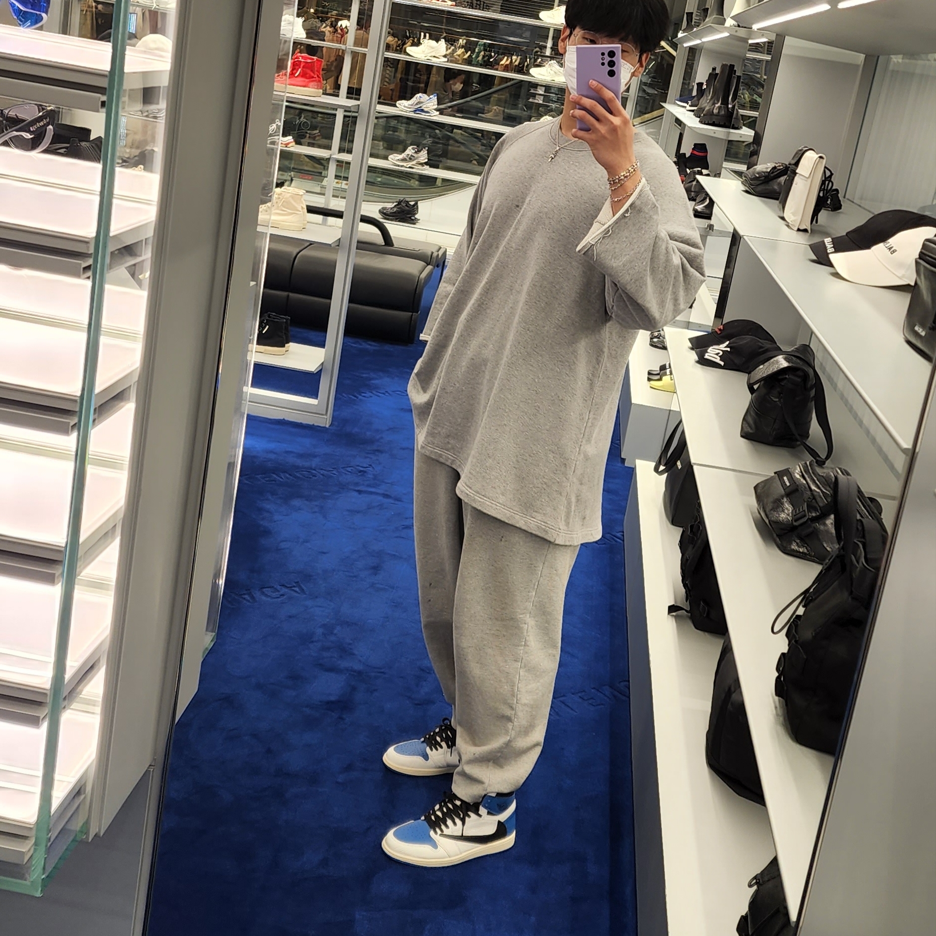 Jordan 1 x Travis Scott x Fragment Retro High OG SP Military Blue 착용 스타일