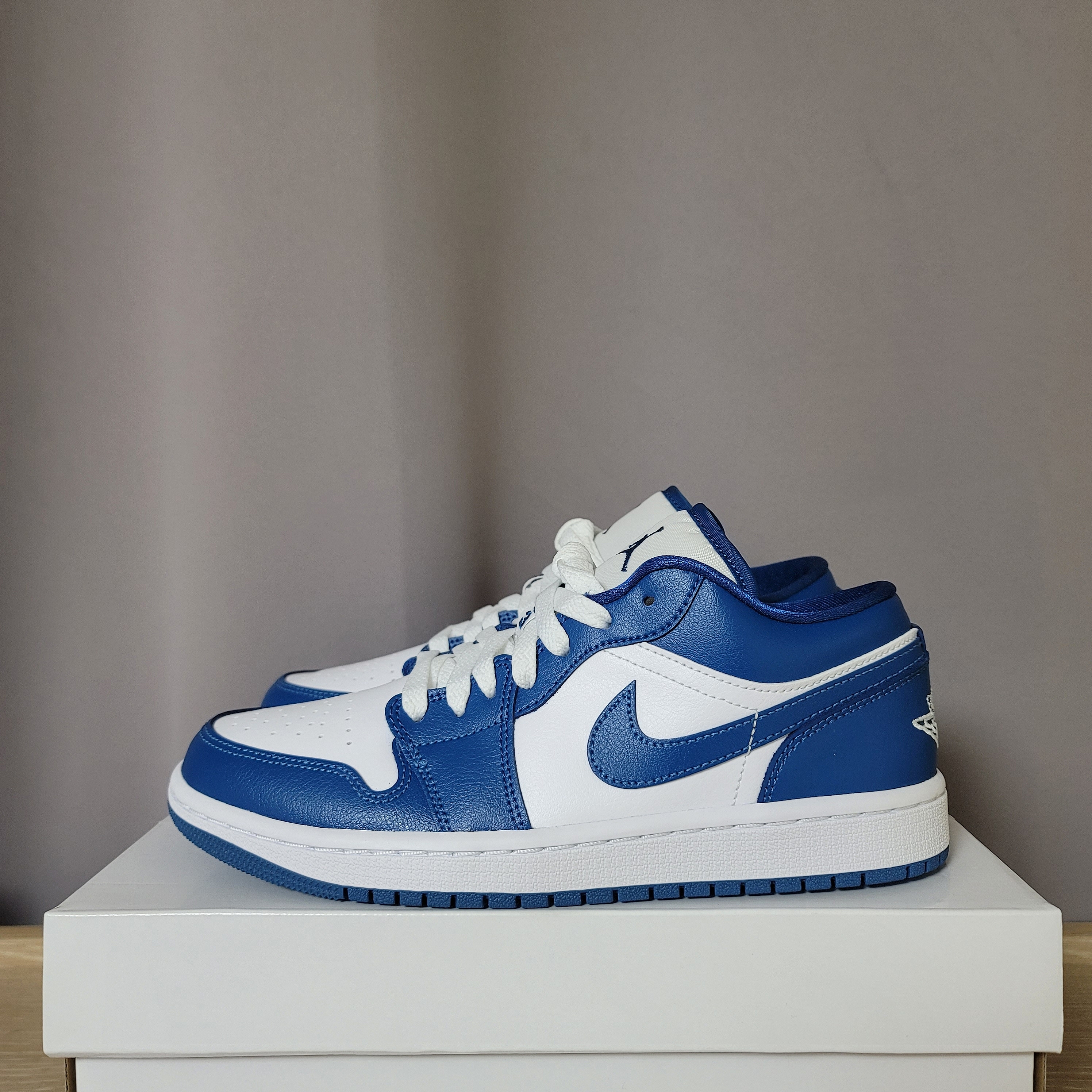 (W) Jordan 1 Low White Dark Marina Blue 착용 스타일 - 2