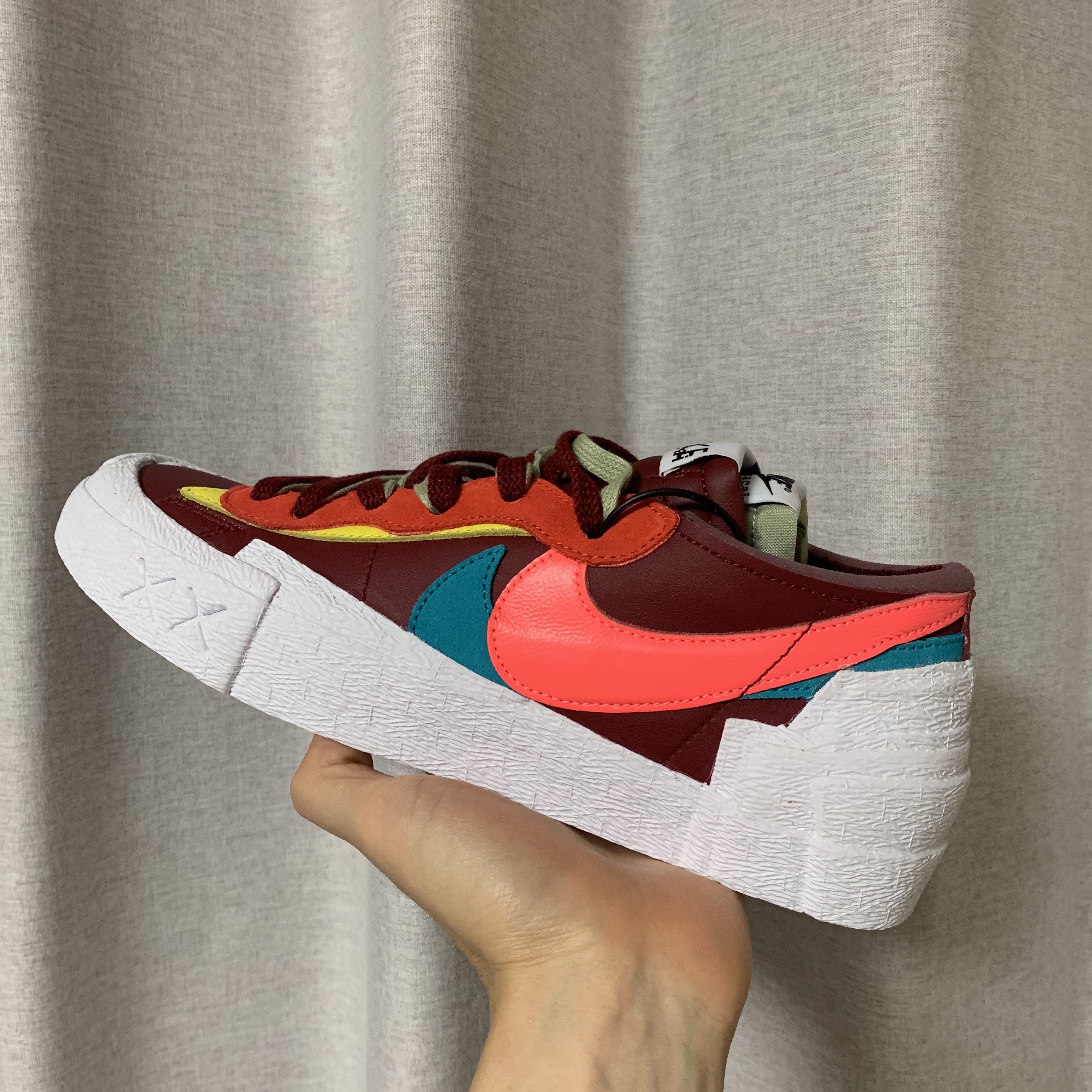 Nike x Sacai x Kaws Blazer Low Team Red 착용 스타일