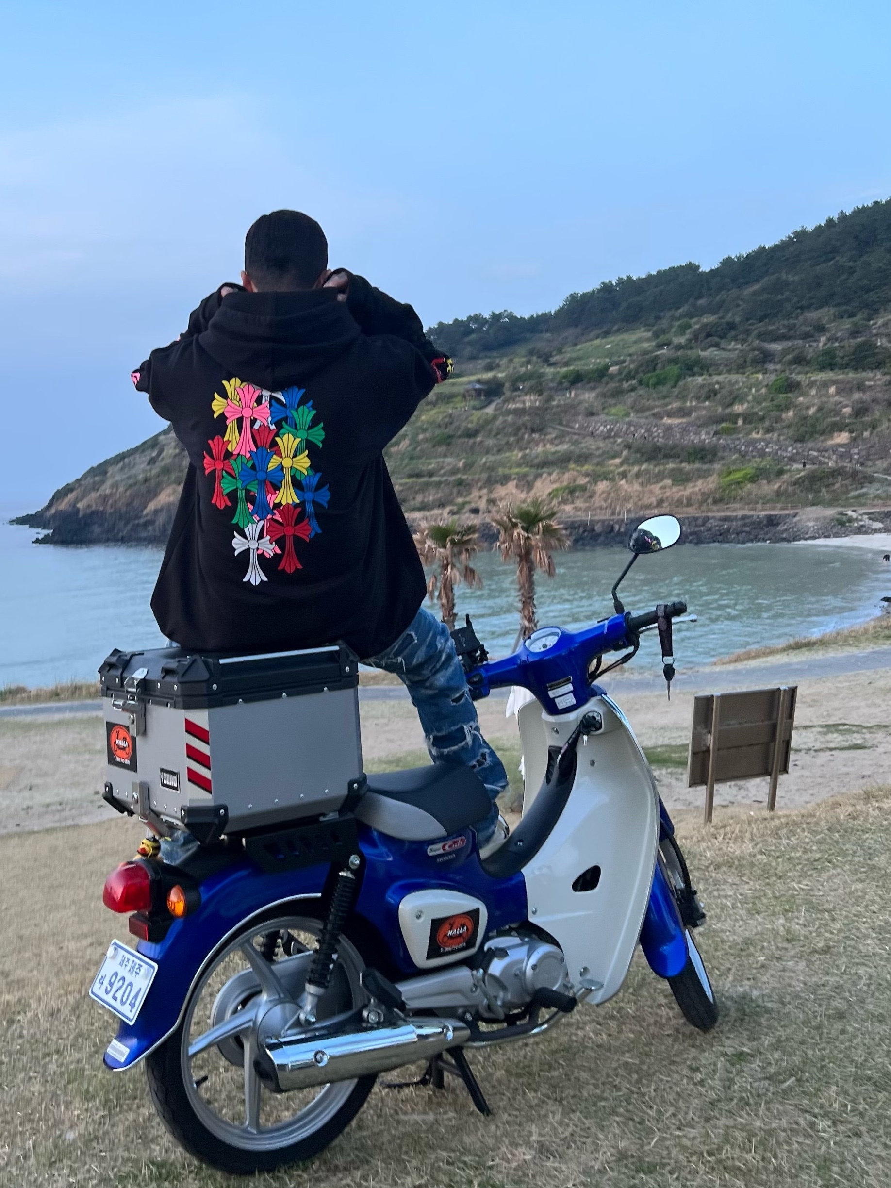 Jordan 1 x Travis Scott x Fragment Retro Low OG SP Military Blue, Chrome Hearts Multi Color Cross Cemetery Hoodie Black 착용 스타일 - 4
