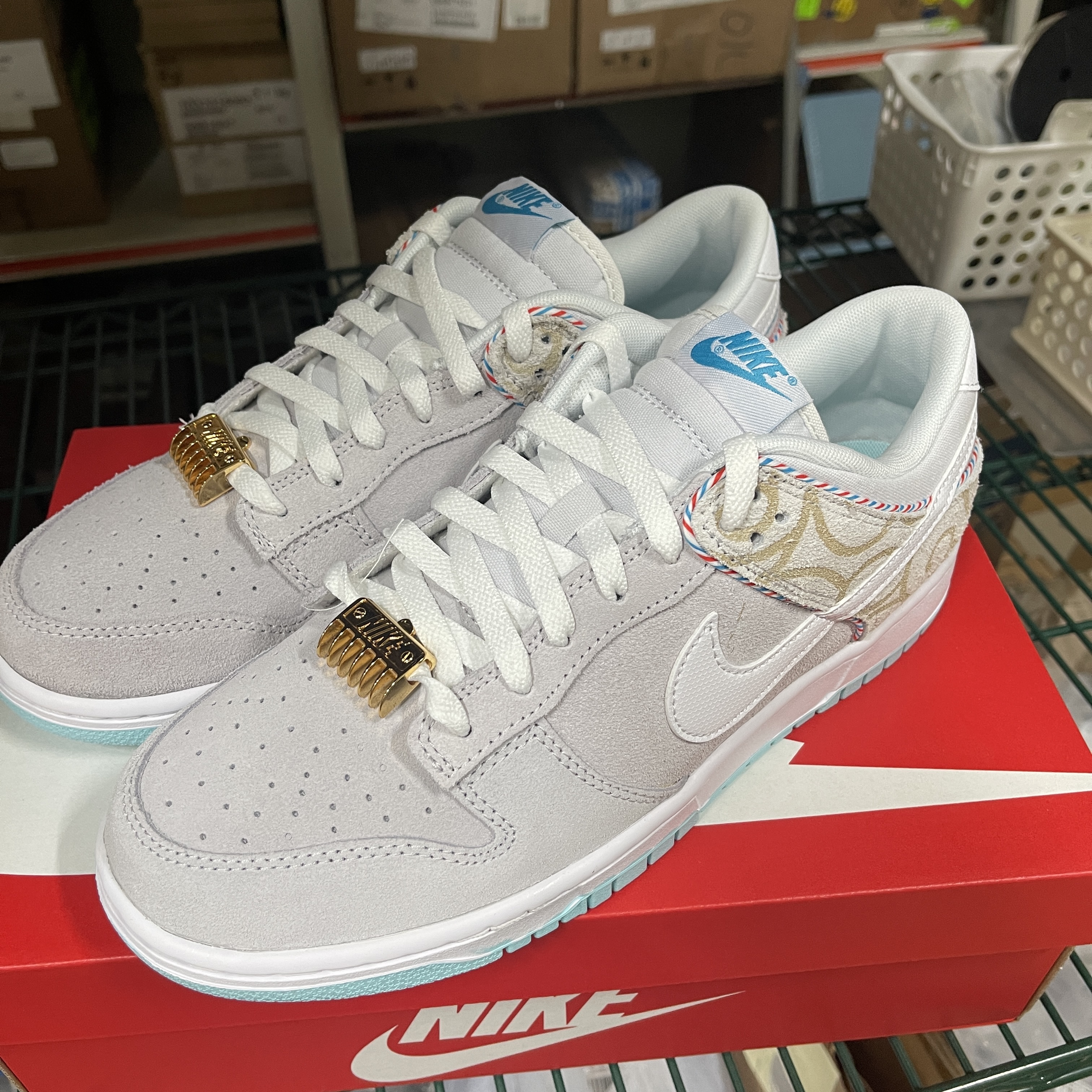 Nike Dunk Low Retro SE Barber Shop Grey 착용 스타일 - 1
