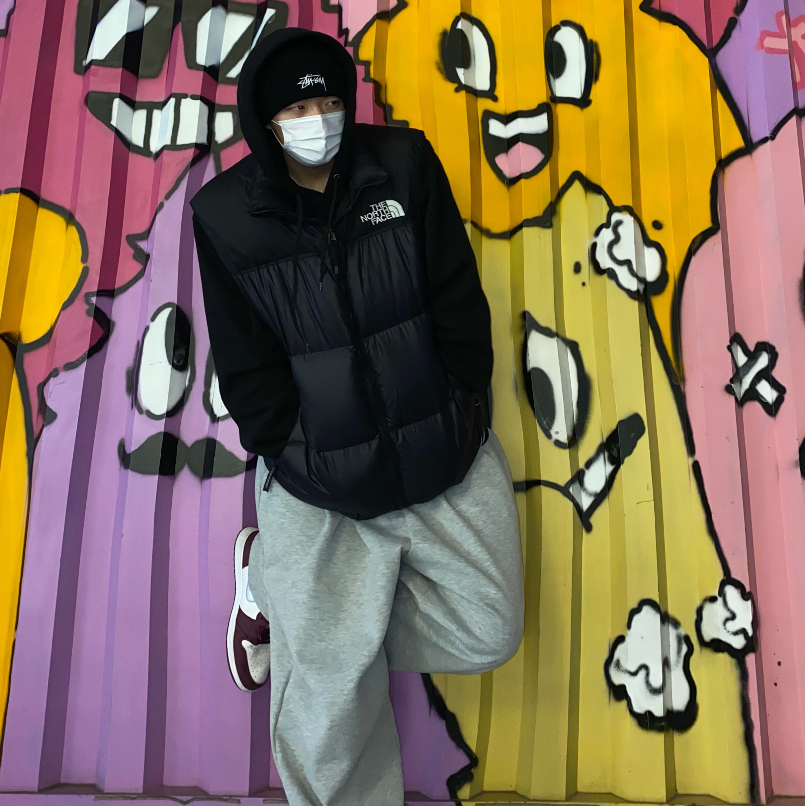 Stussy Basic Cuff Beanie Black, Jordan 1 Retro High OG Bordeaux 착용 스타일