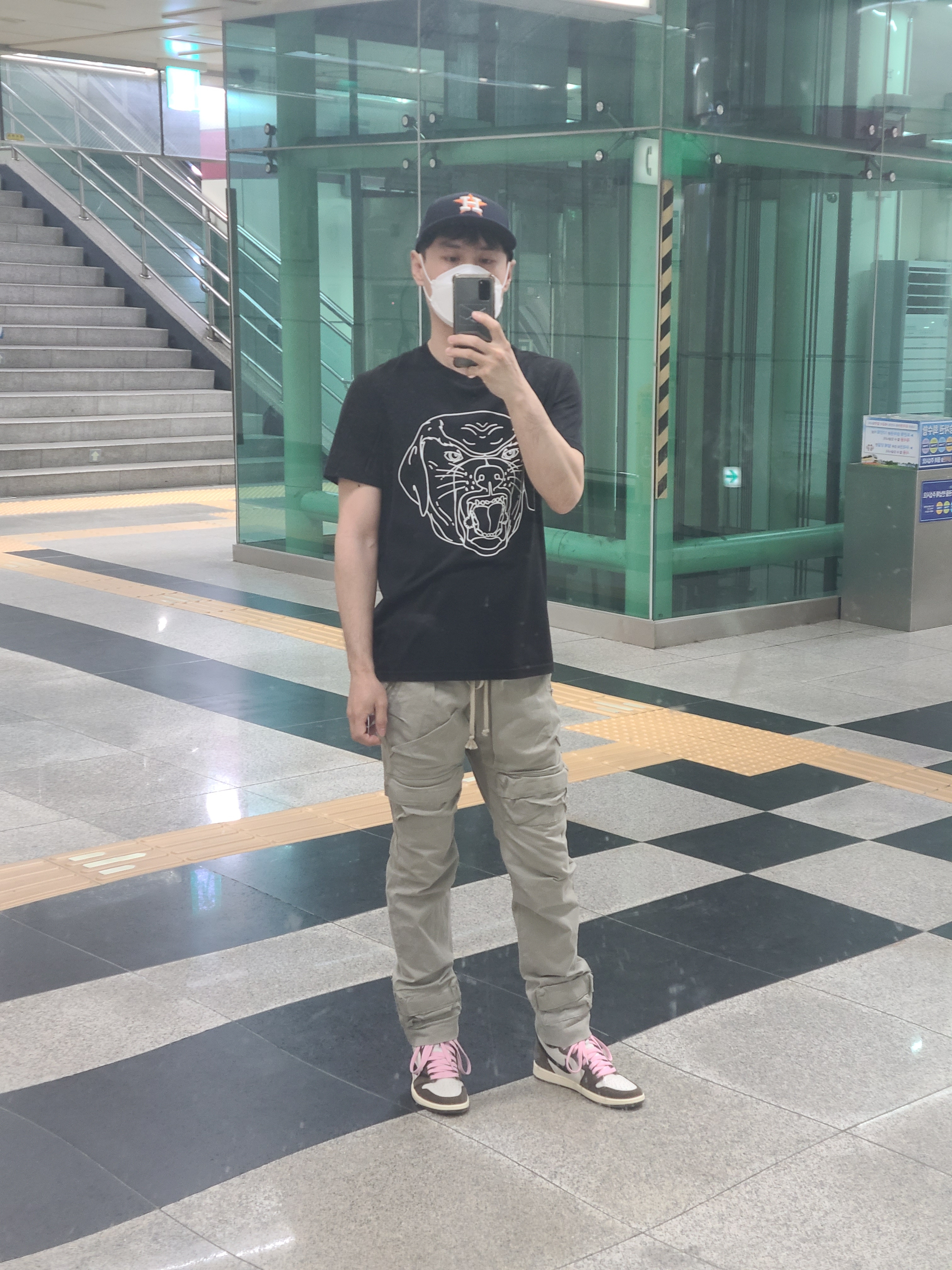 Jordan 1 x Travis Scott Retro High OG SP Mocha 착용 스타일