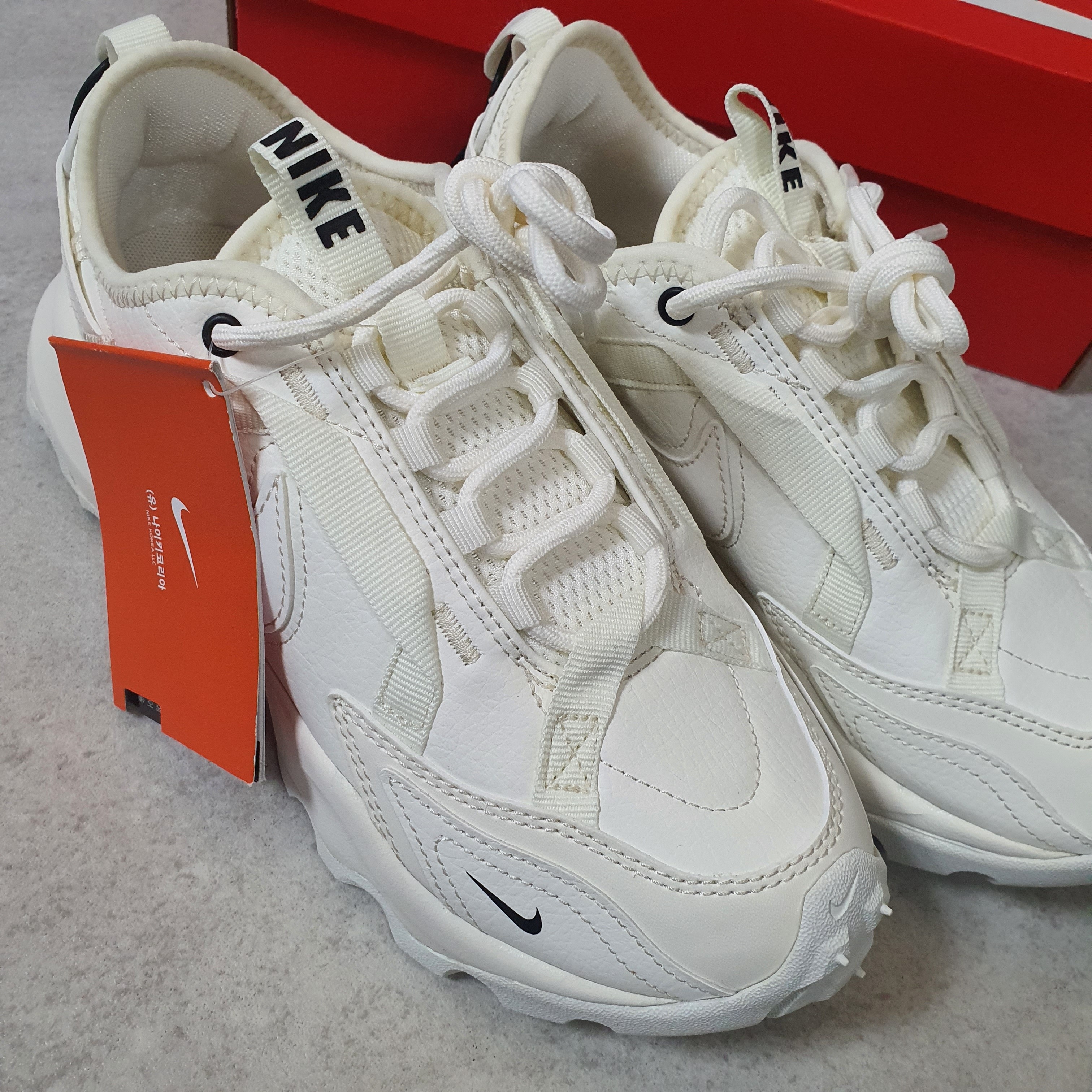 (W) Nike TC 7900 Summit White 착용 스타일 - 2